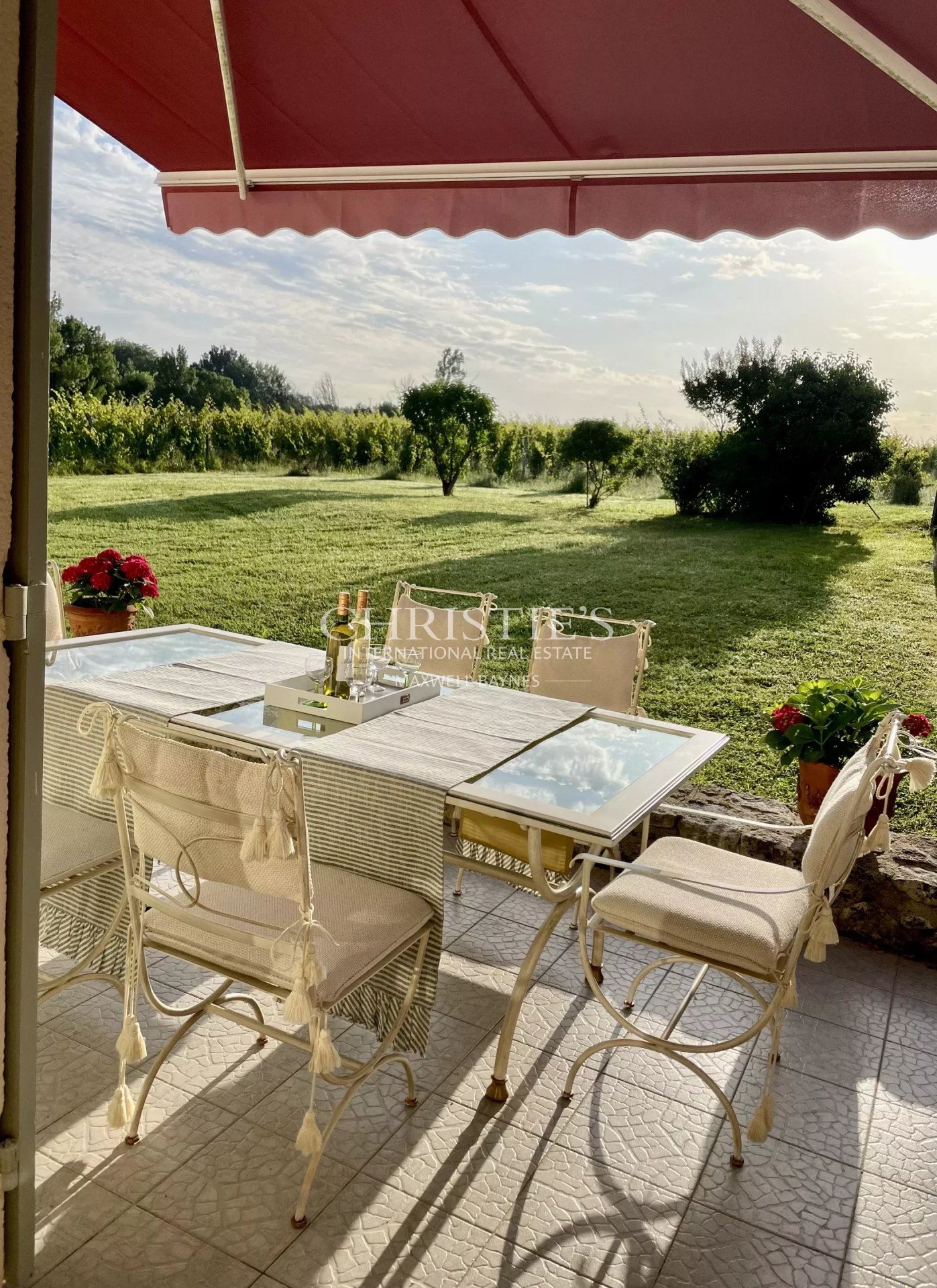 8 Bedroom Vineyard's Image 17