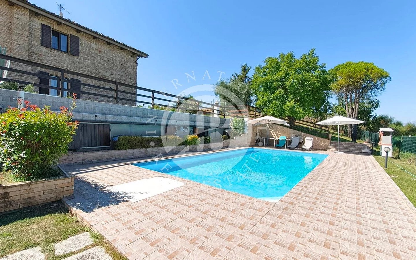 Villa in Montalto delle Marche - view 1