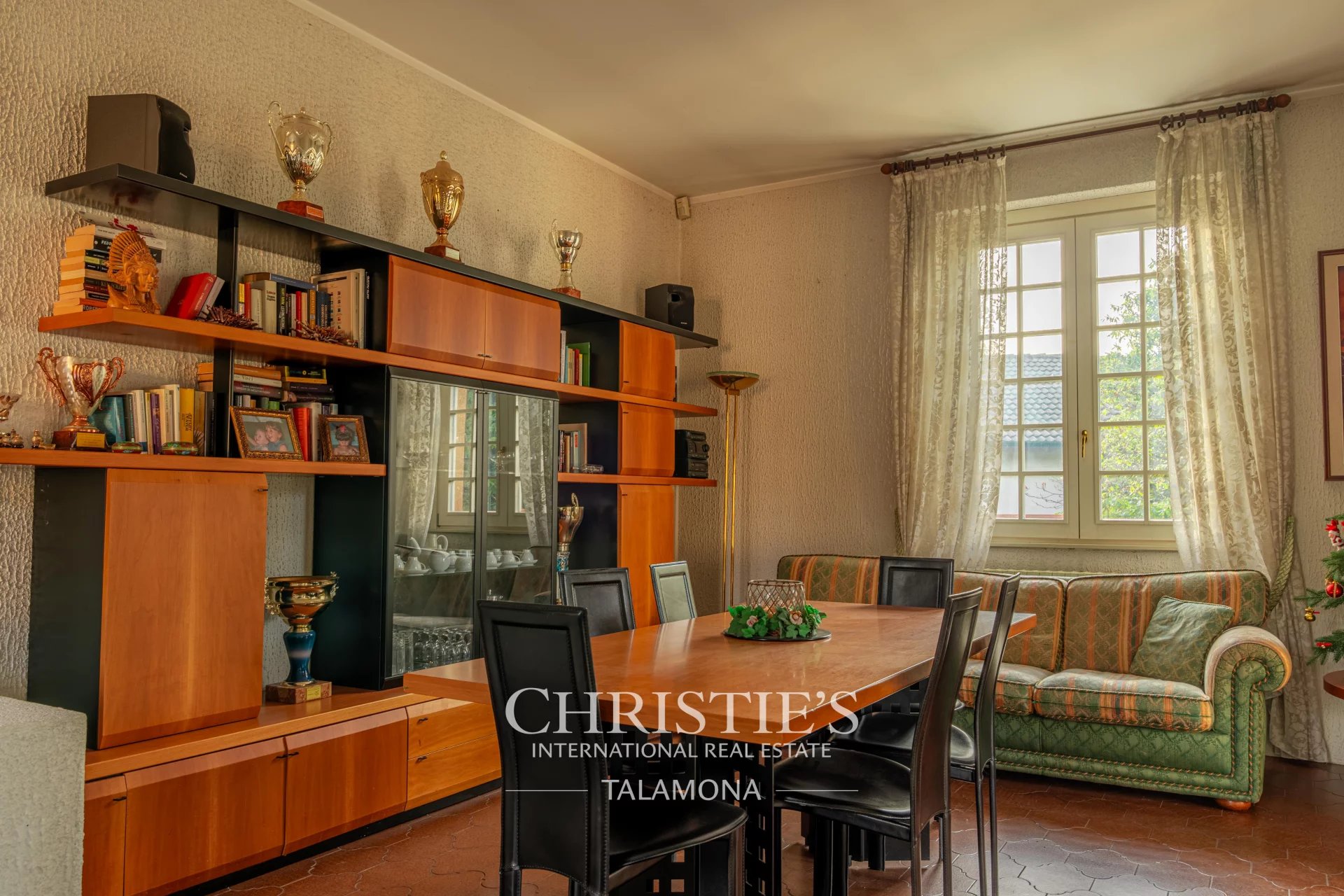 6 Bedroom Villa/Townhouse's Image 6