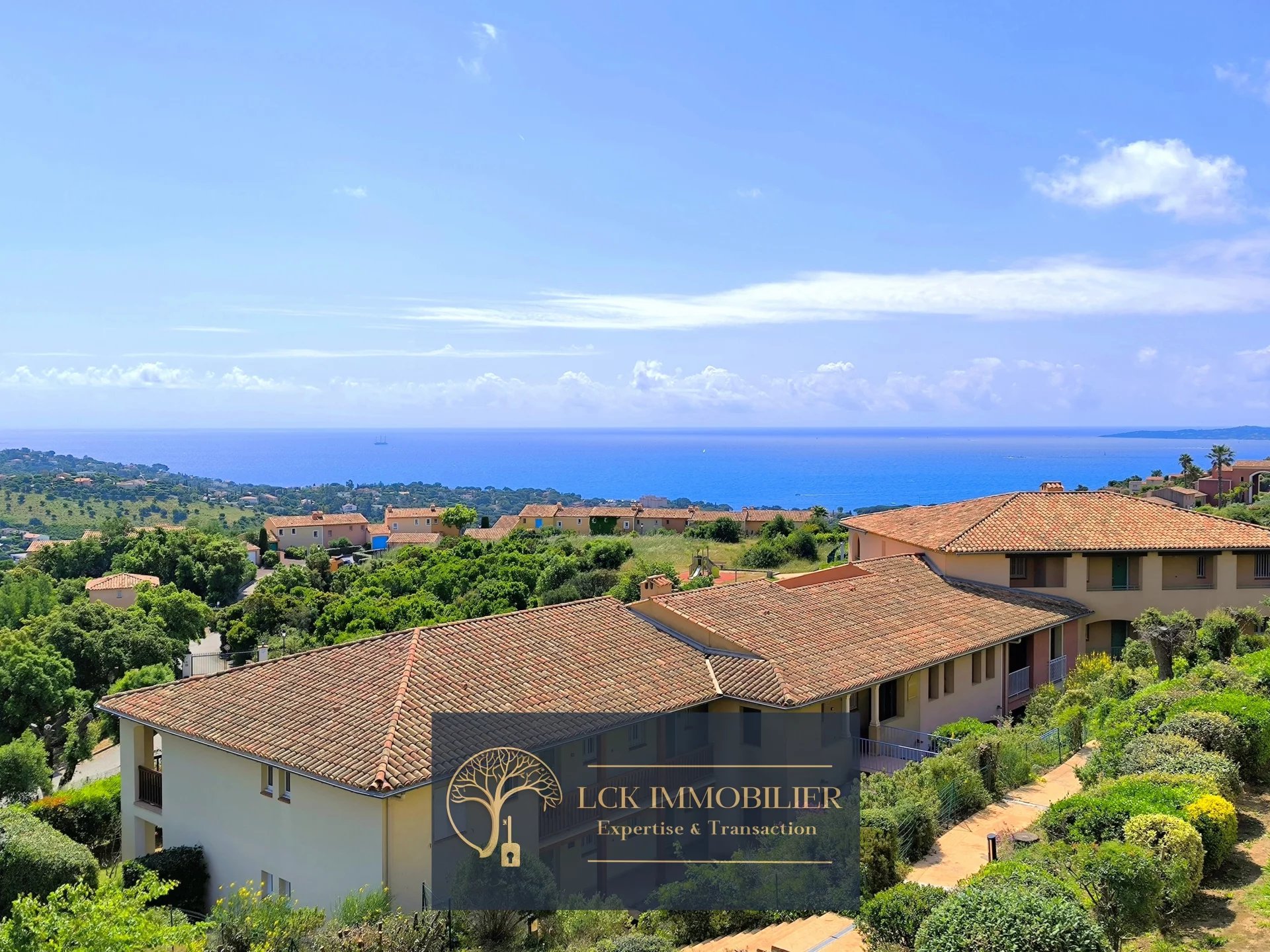 APPARTEMENT T2 CABINE VUE MER EN DERNIER ETAGE AVEC ASCENSEUR
