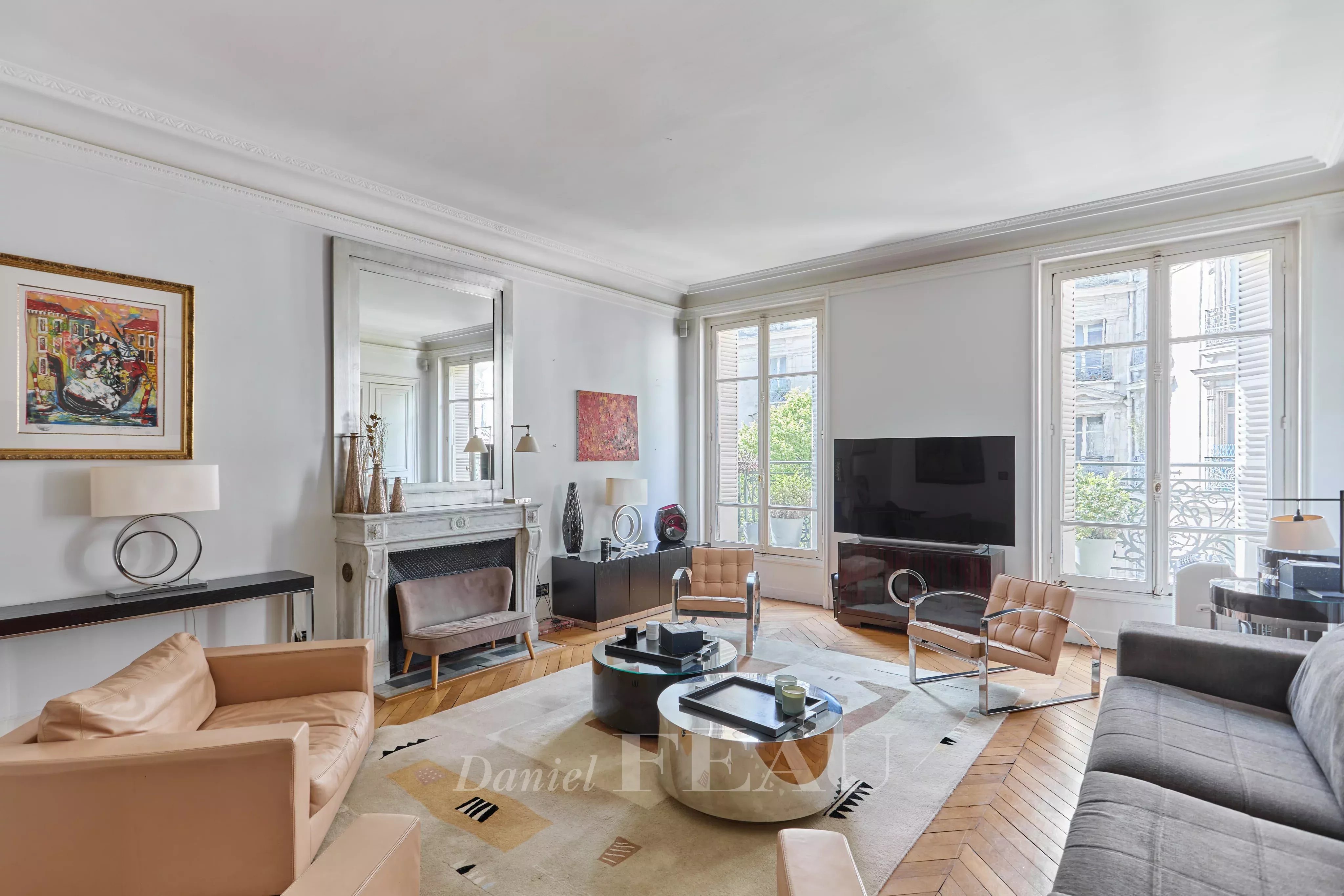 Paris VIIIe - Square du Roule - Appartement familial et de réception 192 m²