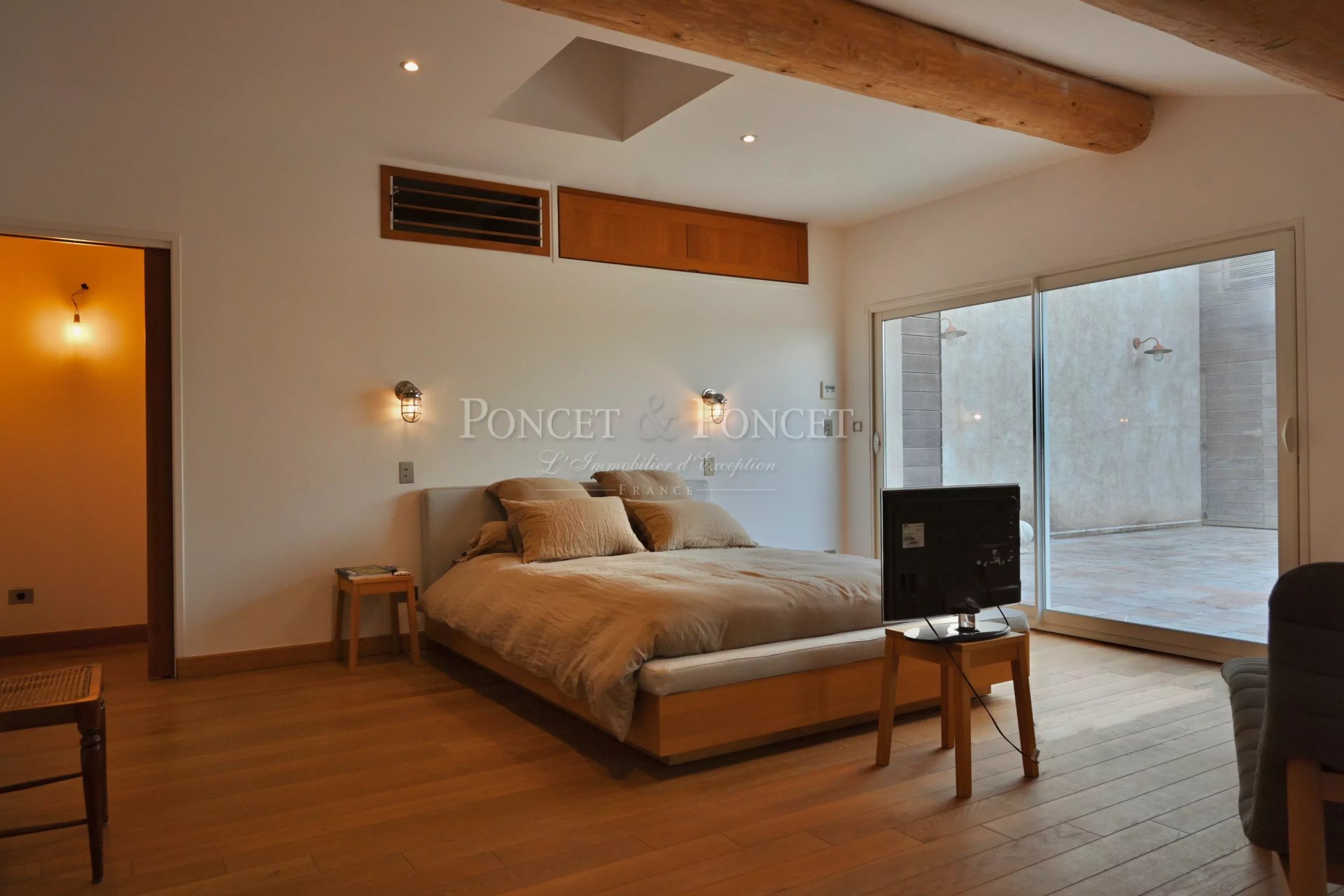 6 Bedroom Villa/Townhouse's Image 14