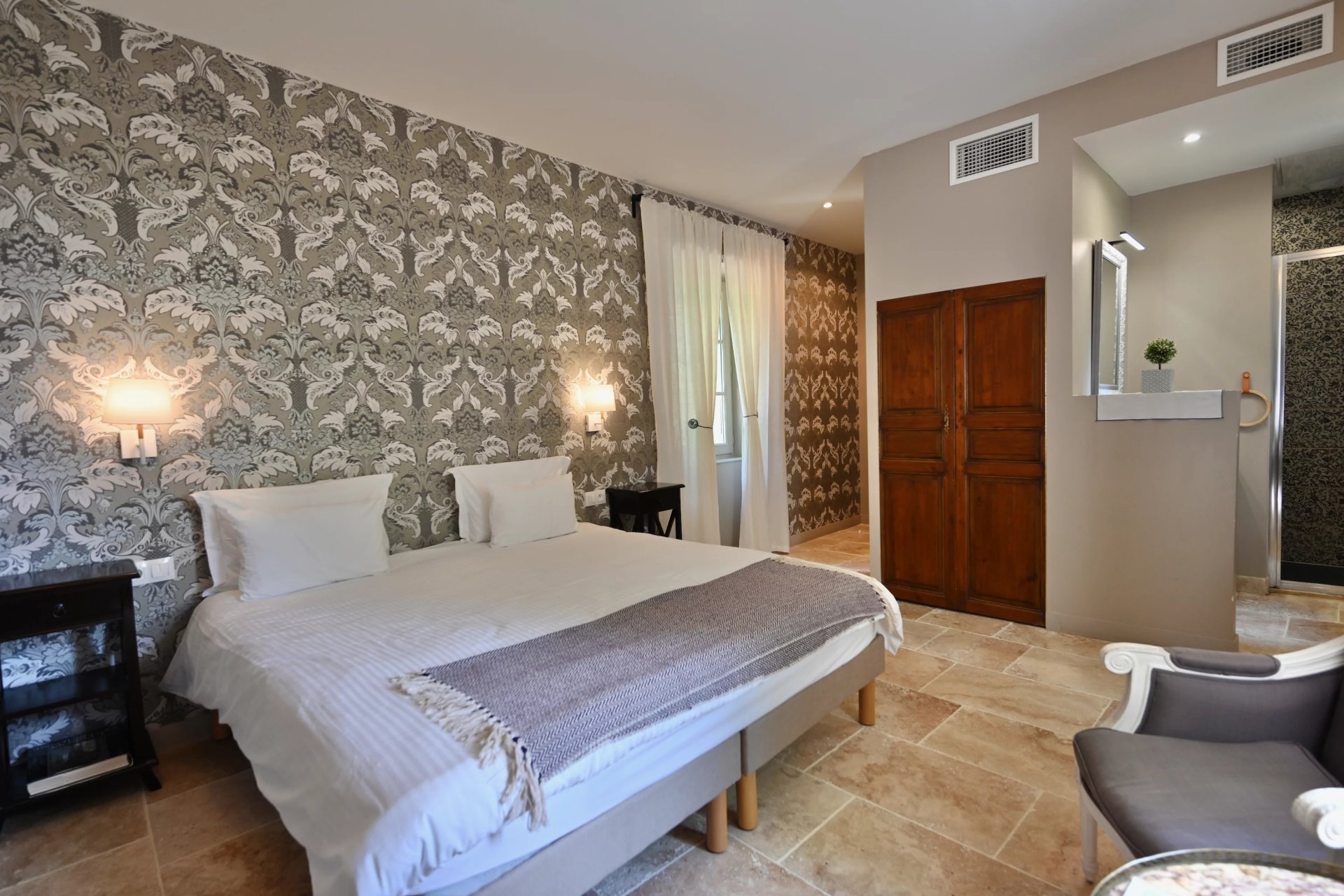 9 Bedroom Chateau's Image 13