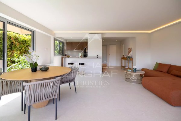 VILLEFRANCHE-SUR-MER – Stunning Fully Renovated 2-Bedroom Apartment — photo 7