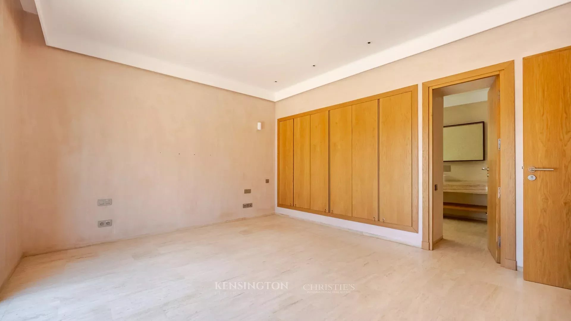 6 Bedroom Villa/Townhouse's Image 5