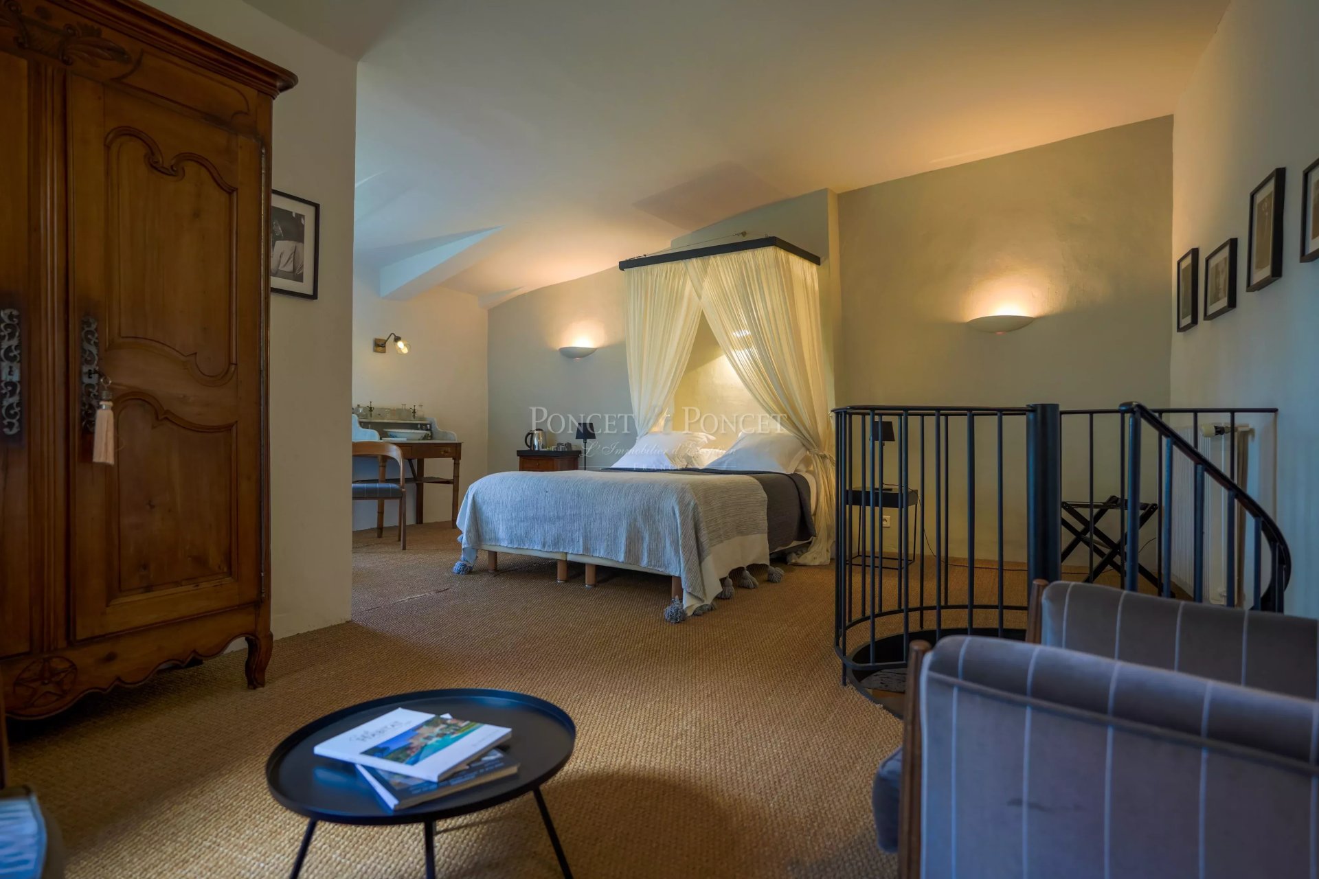 6 Bedroom Villa/Townhouse's Image 7