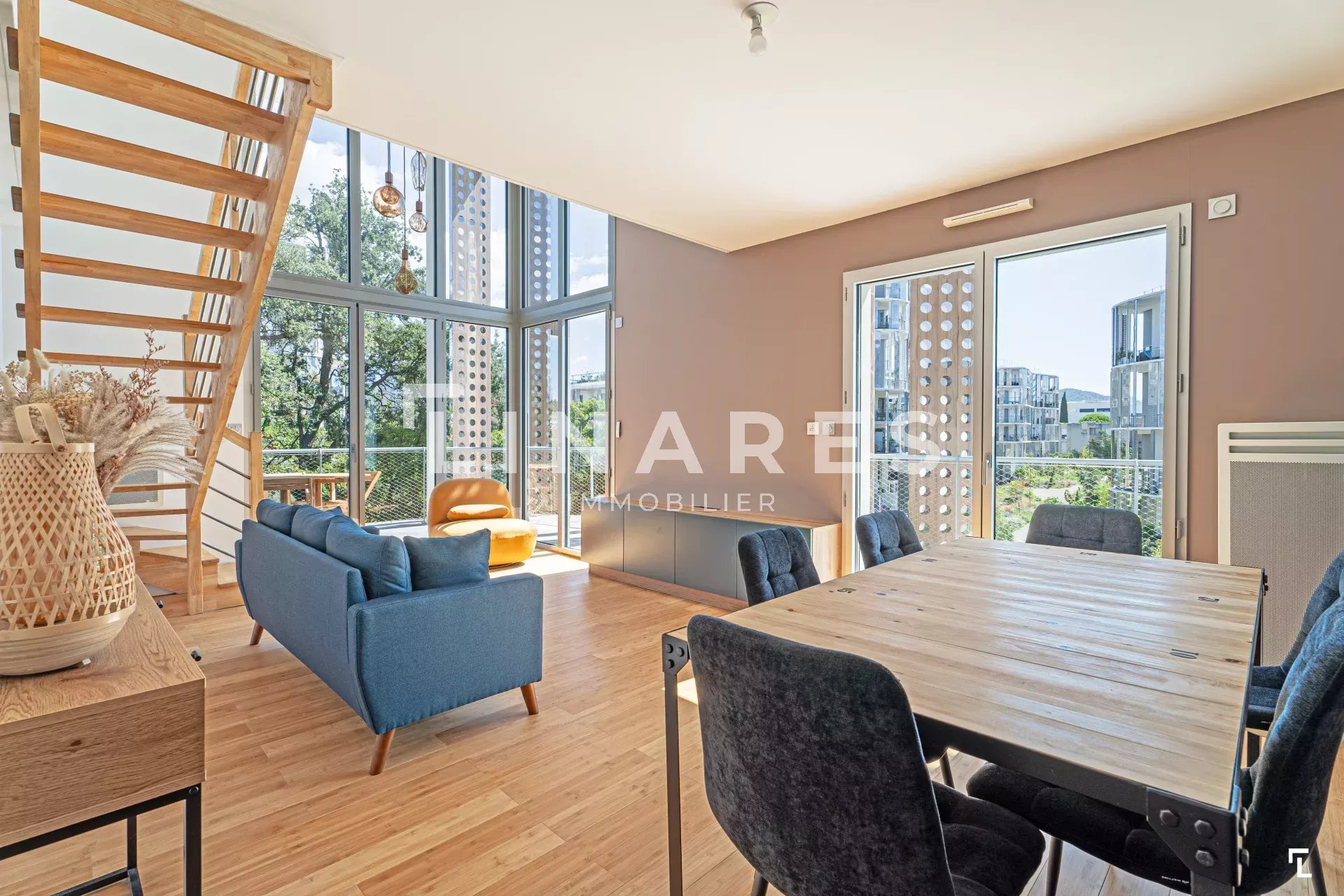ART'CHIPEL - Appartement en Duplex T4 meublé de 91m2 + Terrasse + Stationnement - 13008