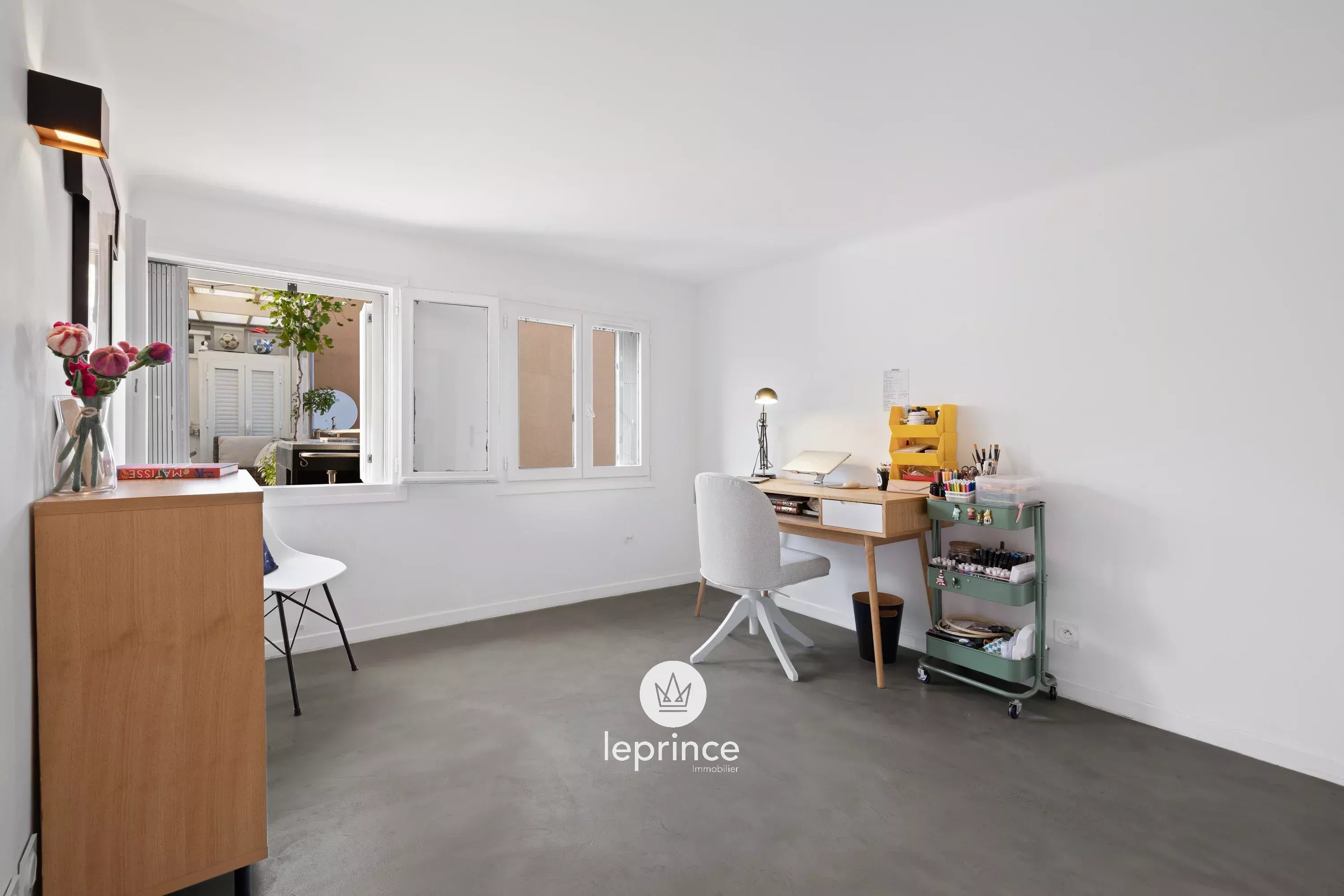 Nice – Fleurs – 2 Bedroom – Top Floor – Terrace