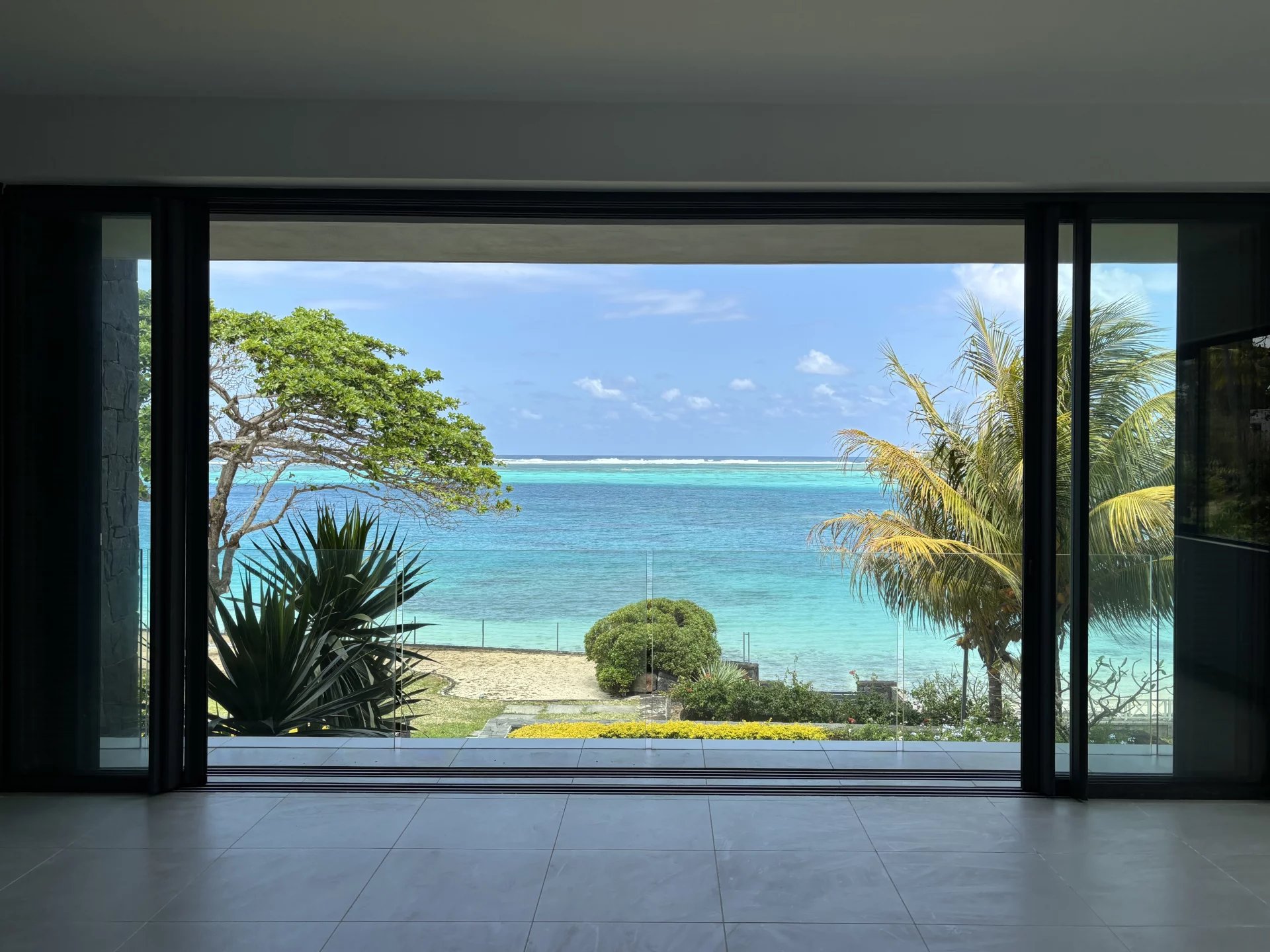 BLUE BAY - Beachfront apartment with full ownership - 3 bedrooms - picture 6 title=