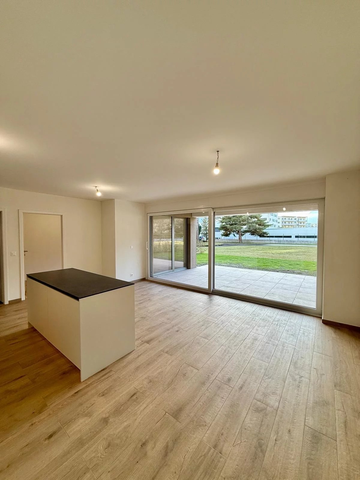 Opportunité - 2.5 pièces avec jardin neuf