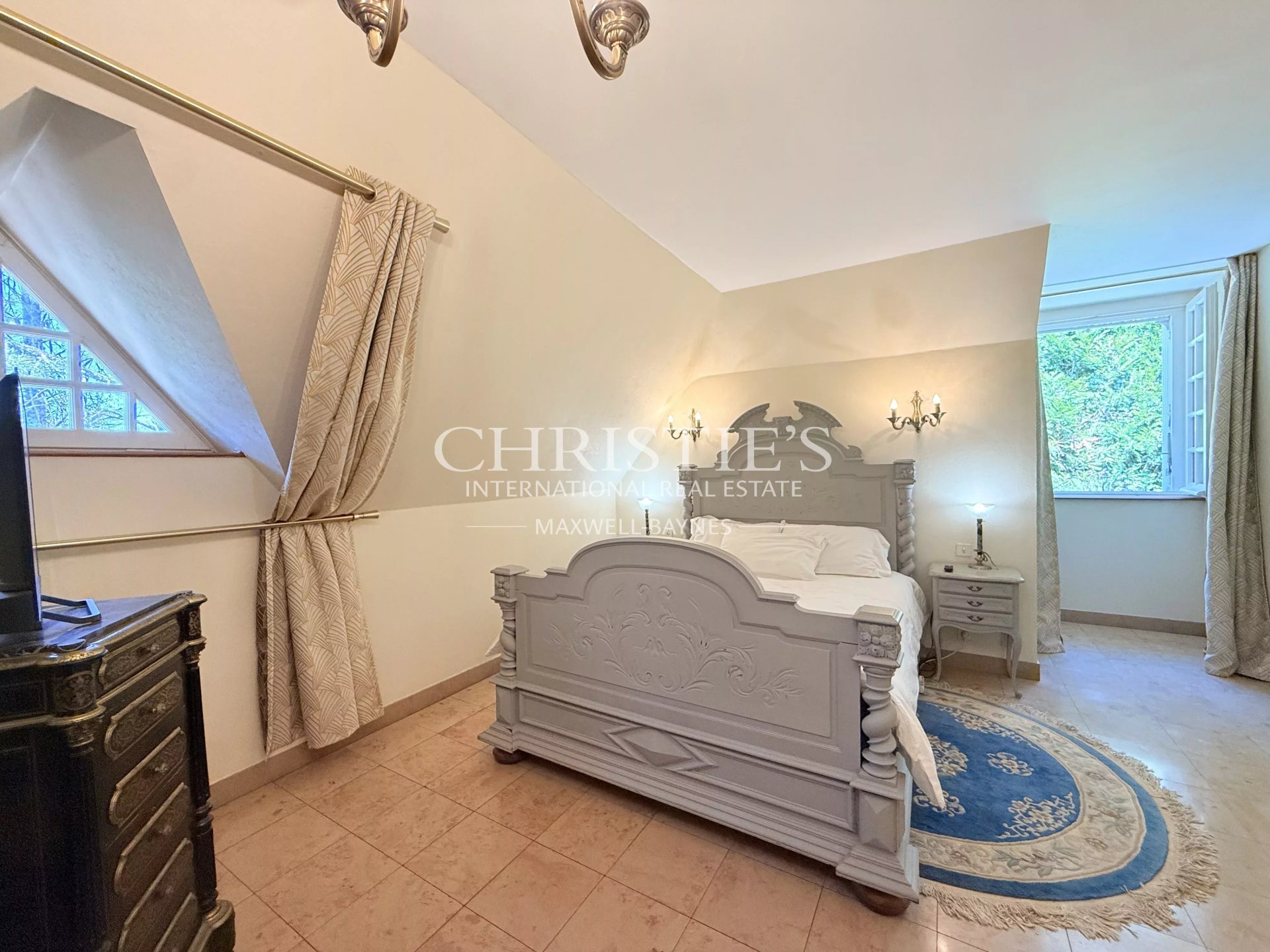 11 Bedroom Villa/Townhouse's Image 25