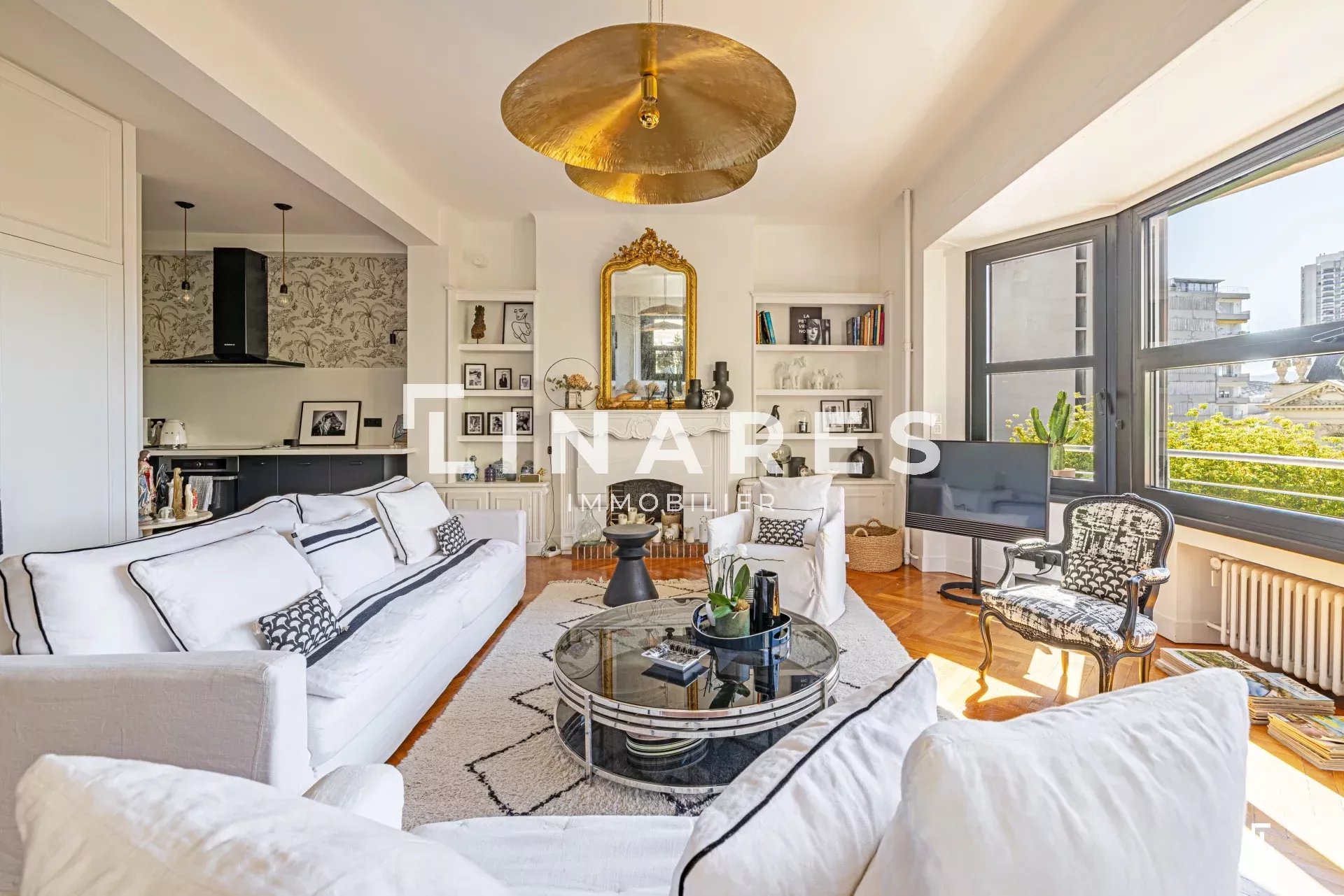 VUE PARISIENNE - Appartement T4 de 114m2 - 13008 Carré d'or