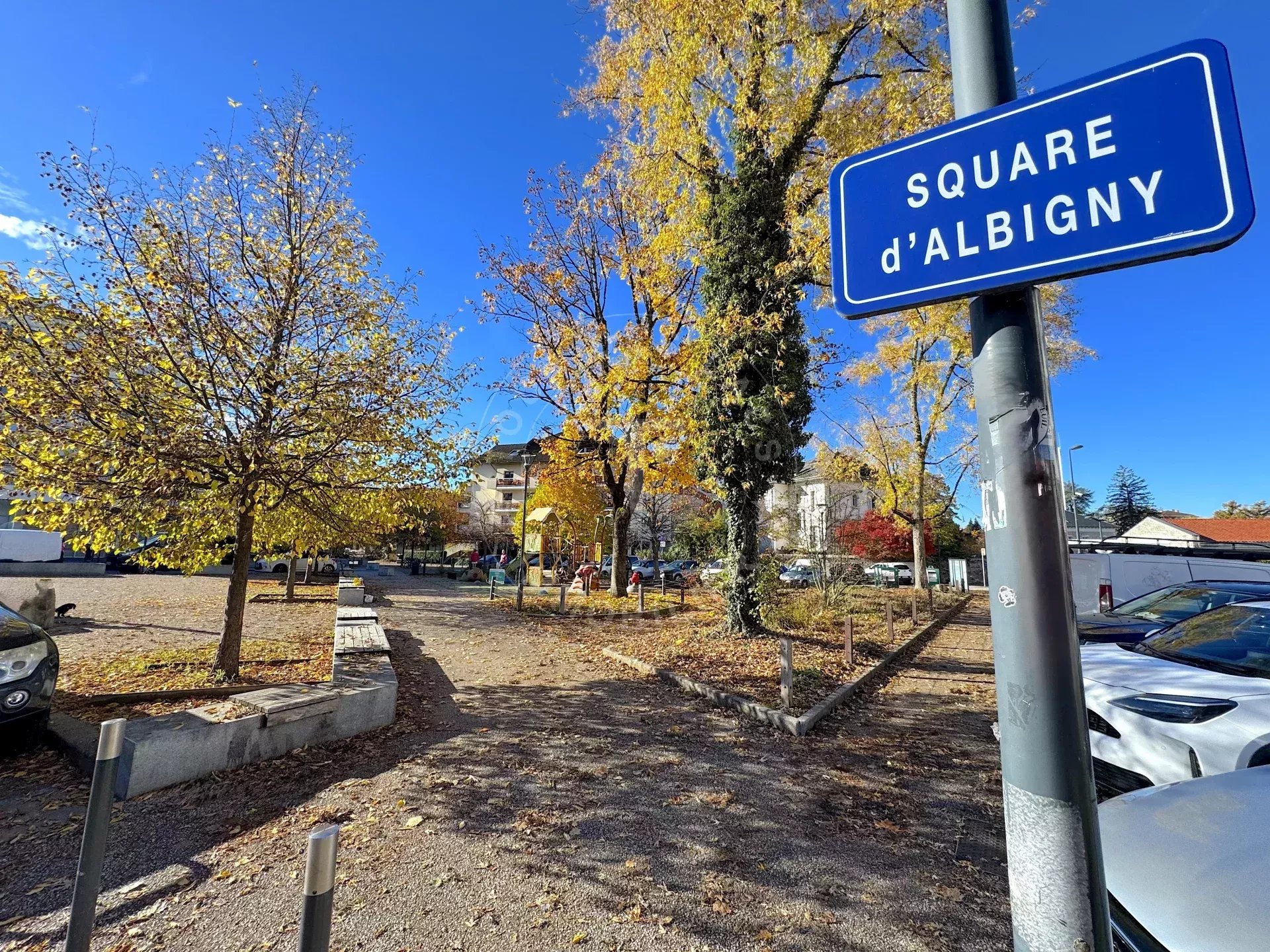 RARE À LA VENTE — LOCAL COMMERCIAL ALBIGNY / ANNECY-LE-VIEUX