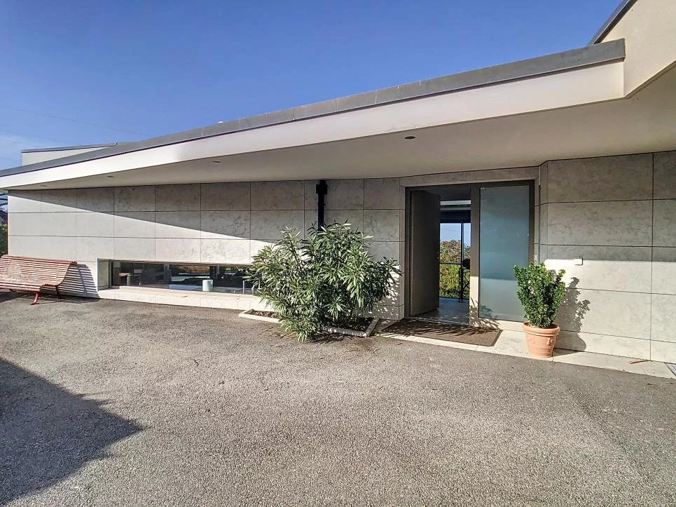 Villa d'architecte en bordure du Golf Resort.