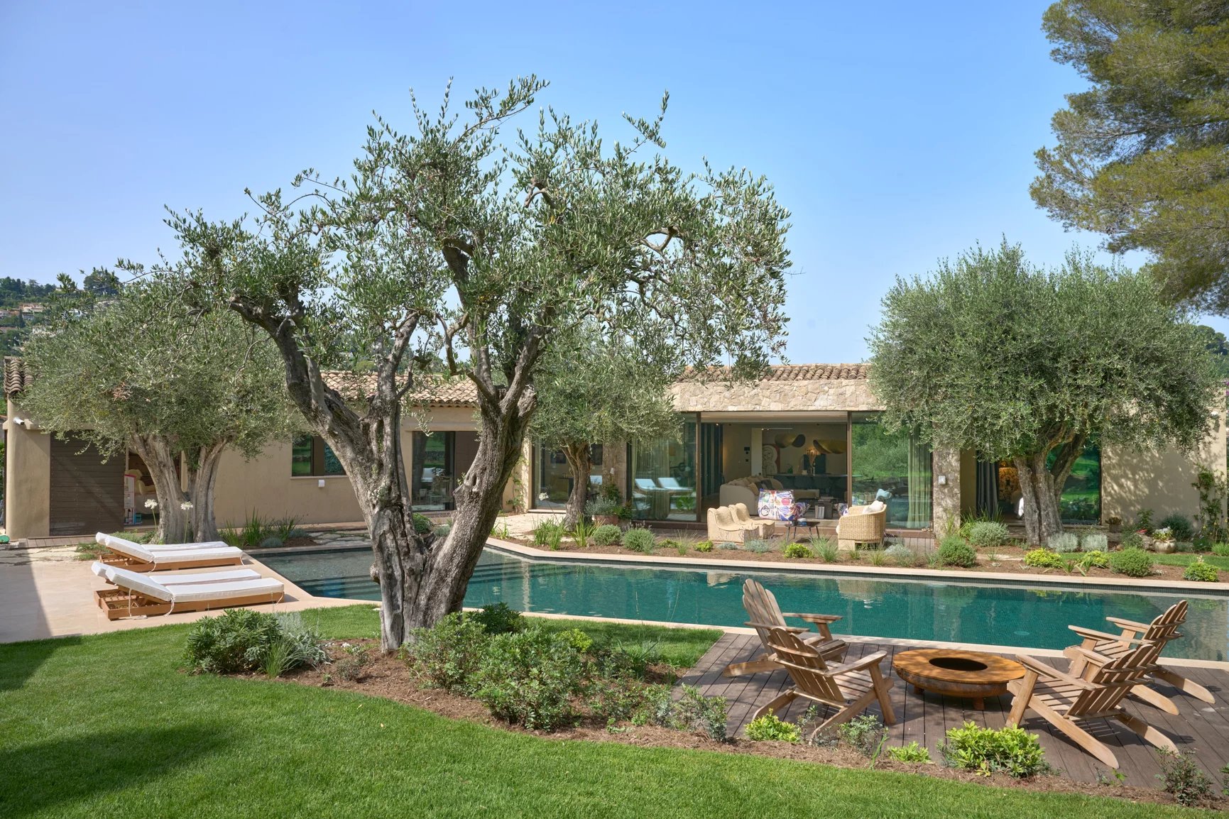 06250 MOUGINS VILLA