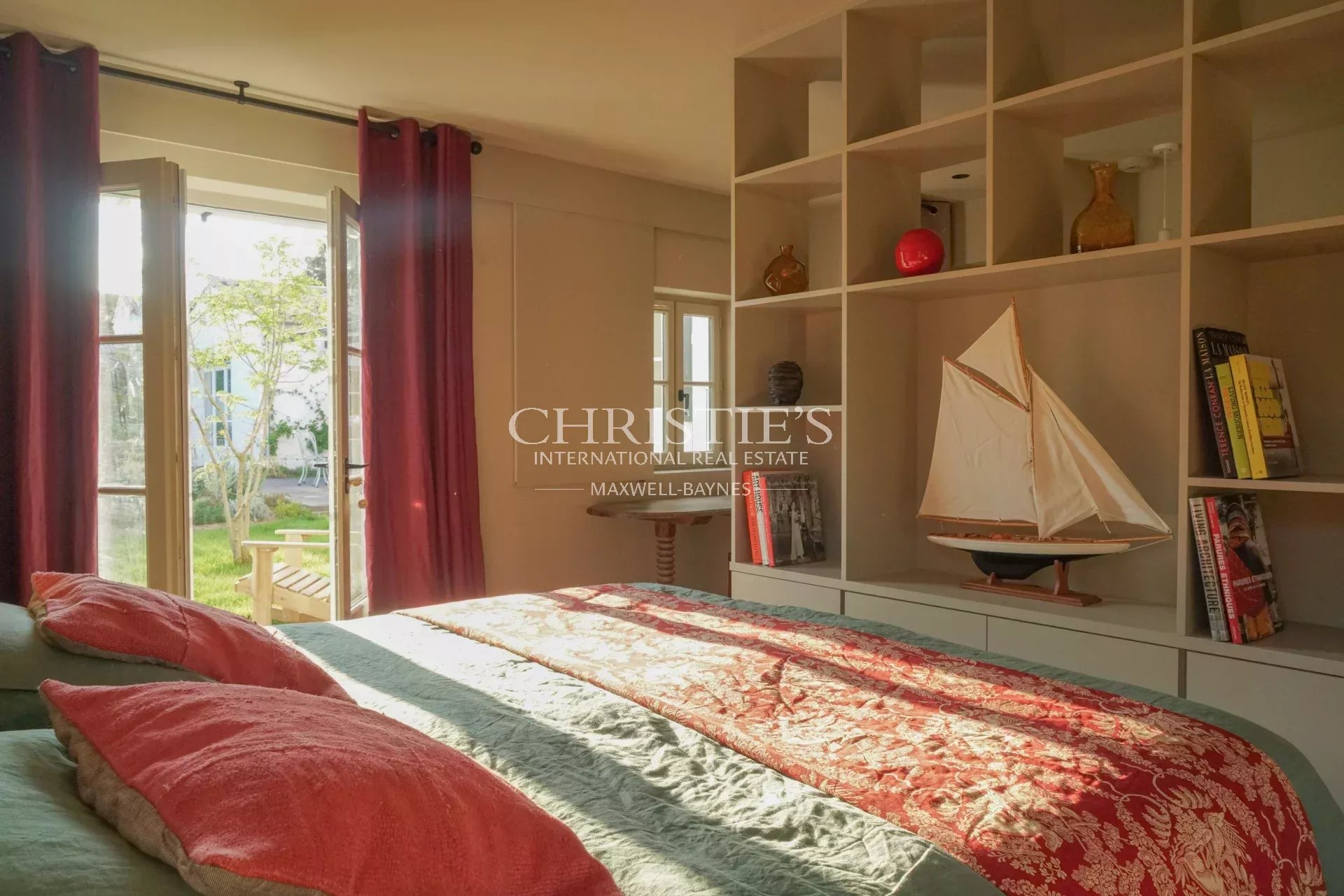 6 Bedroom Villa/Townhouse's Image 14