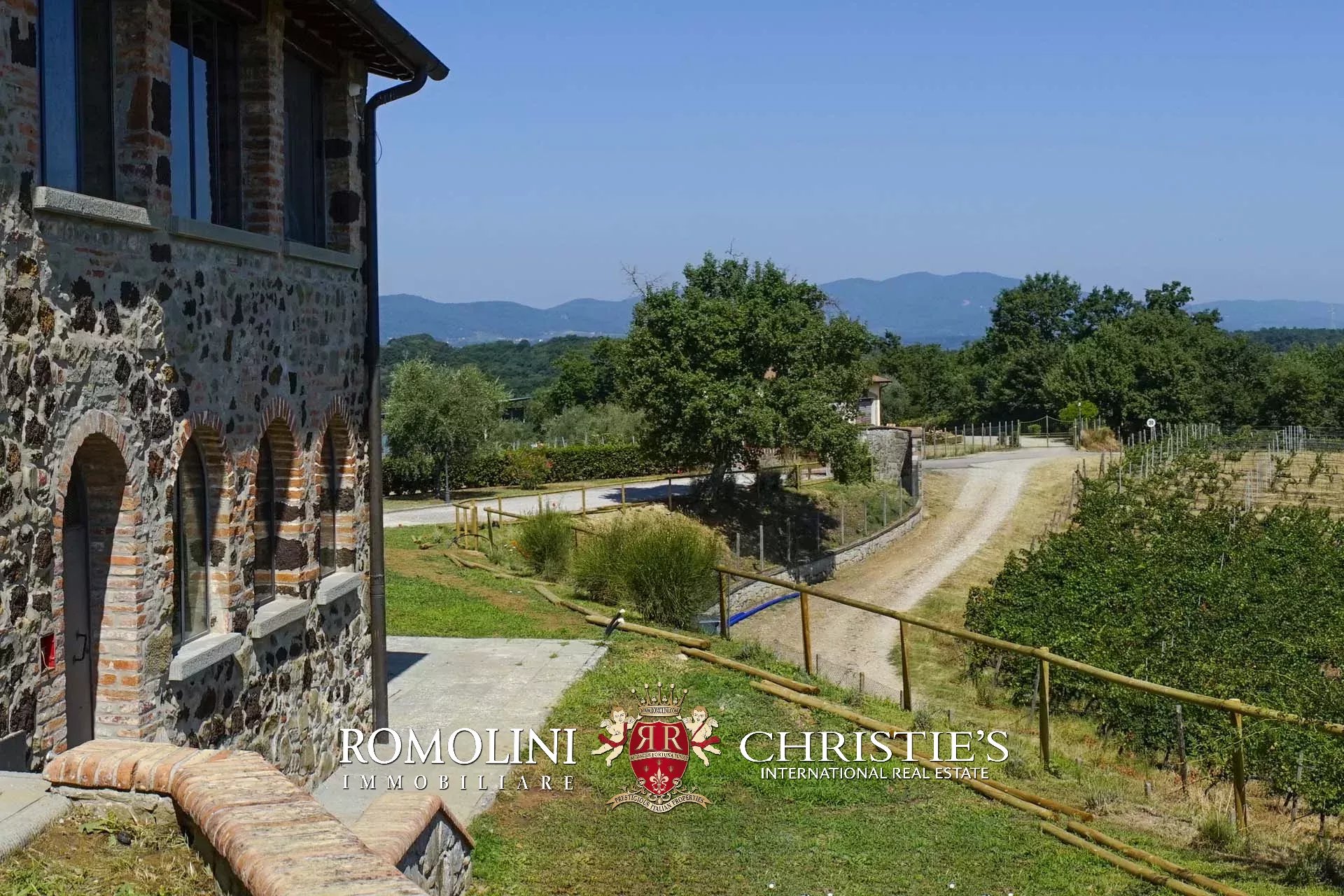 4 Bedroom Vineyard's Image 9