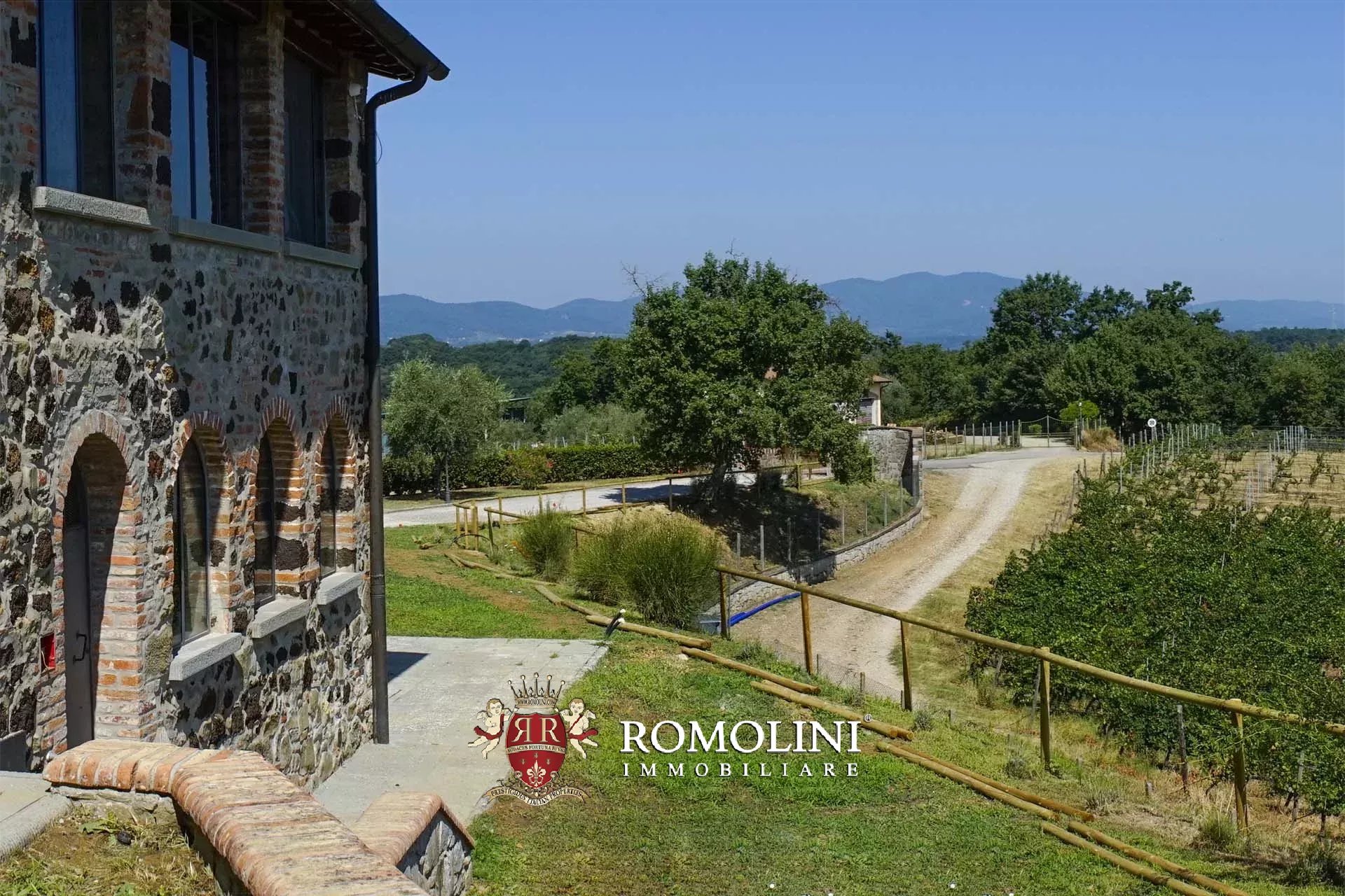 4 Bedroom Vineyard's Image 9