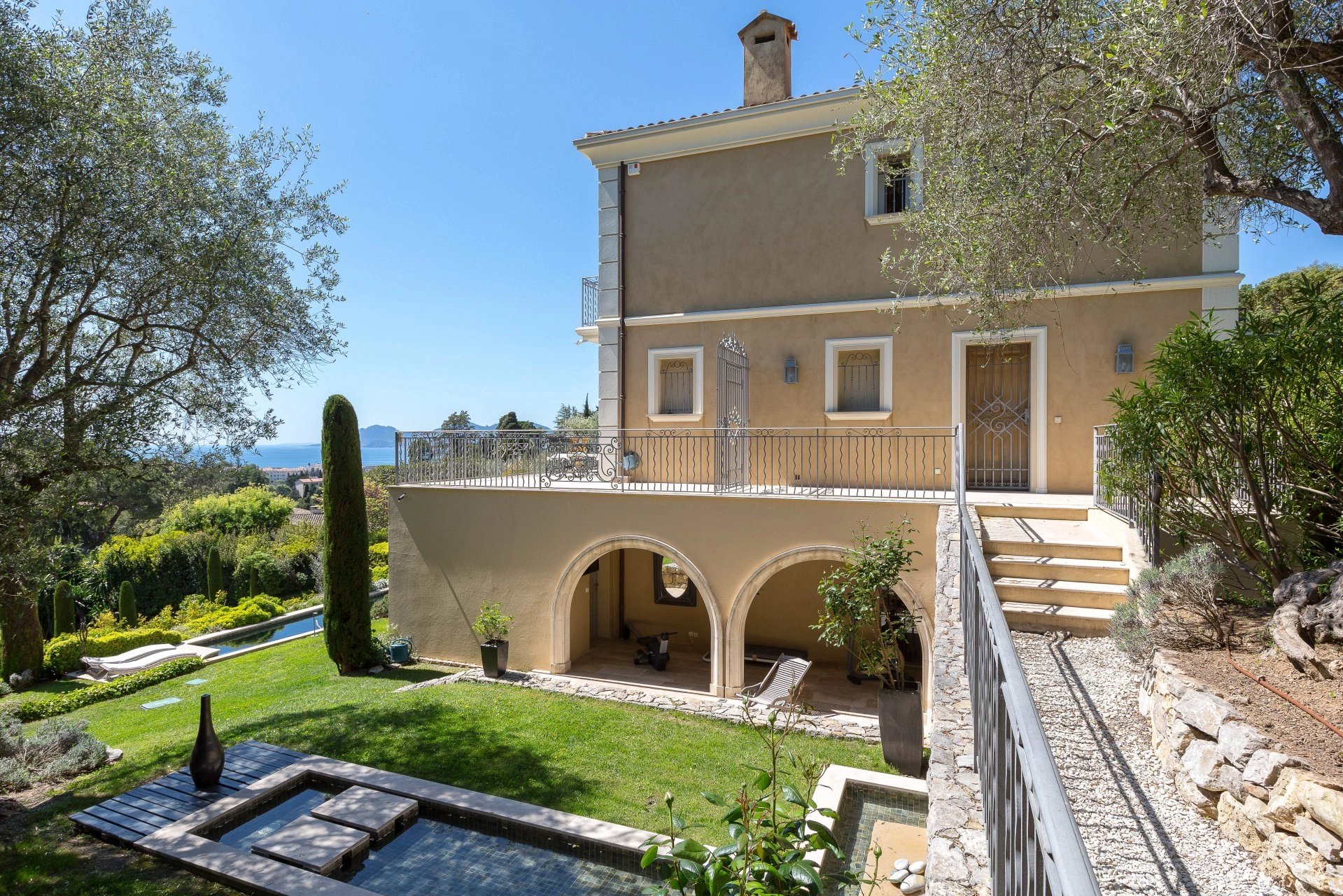 Cannes Californie exceptional villa panoramic sea view