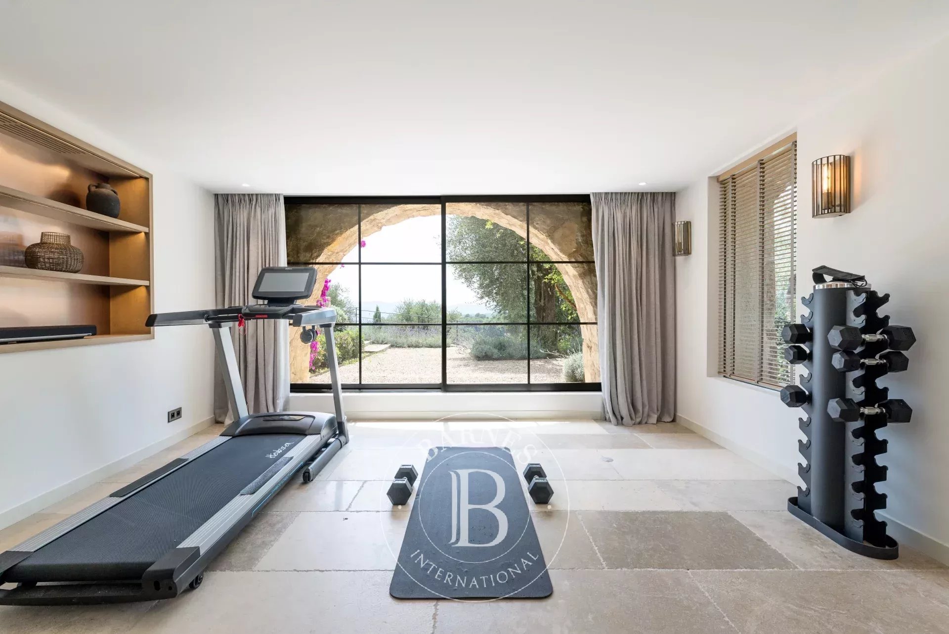 Ev Mougins - picture 11