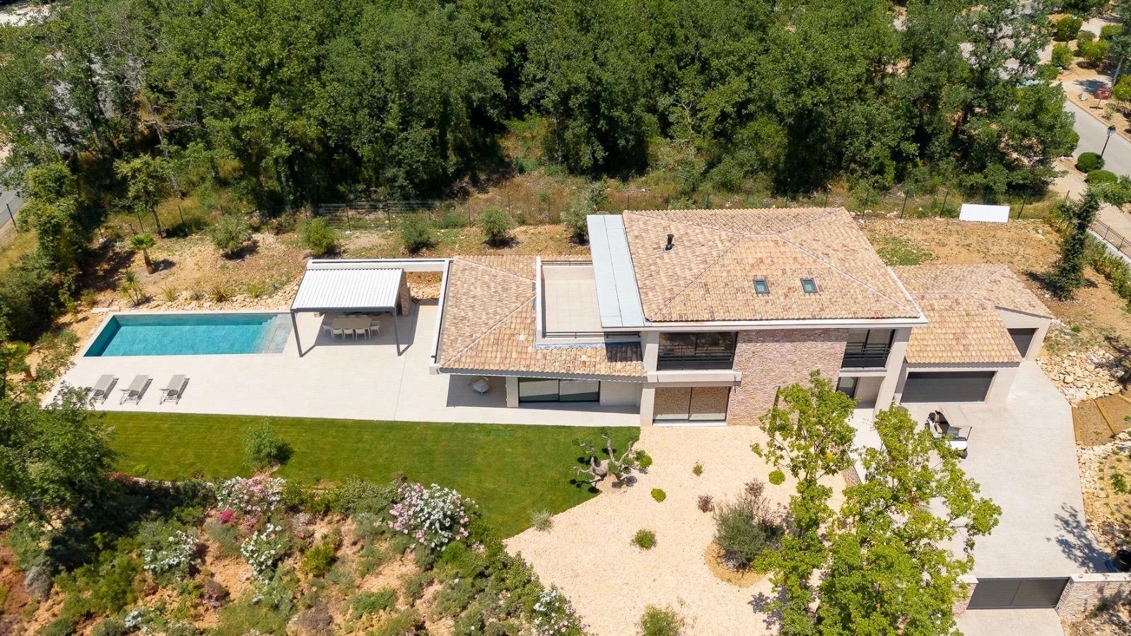 Stunning new built property in the domaine of Terre Blanche - Tourrettes