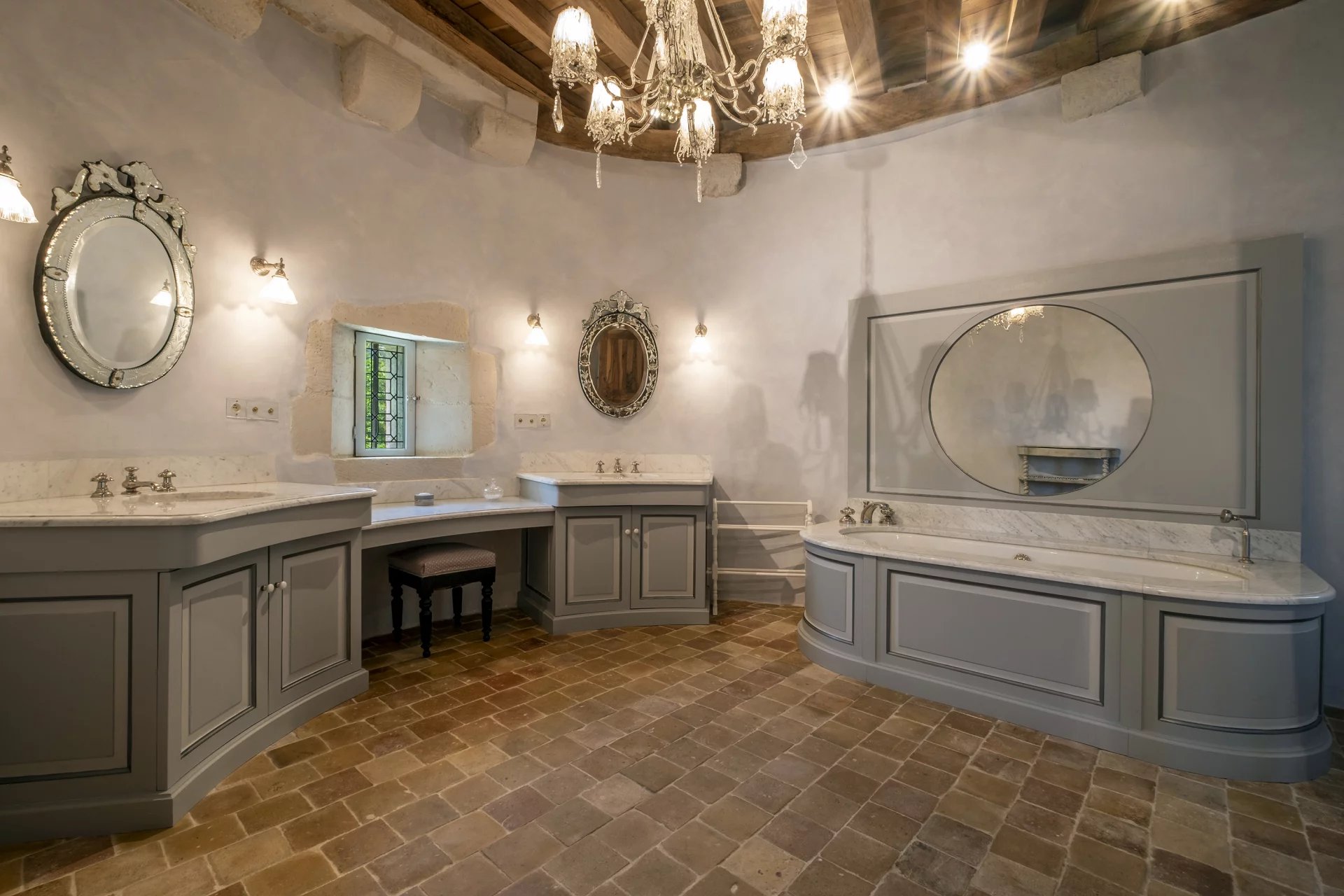 8 Bedroom Chateau's Image 6