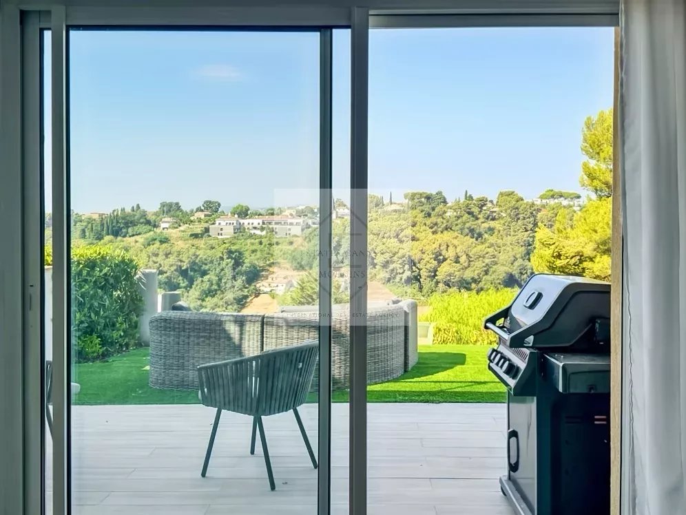 MAGNIFIQUE MAISON MITOYENNE AVEC VUE MER & COLLINES – 4 CHAMBRES – DOUBLE GARAGE – PISCINE — photo 3