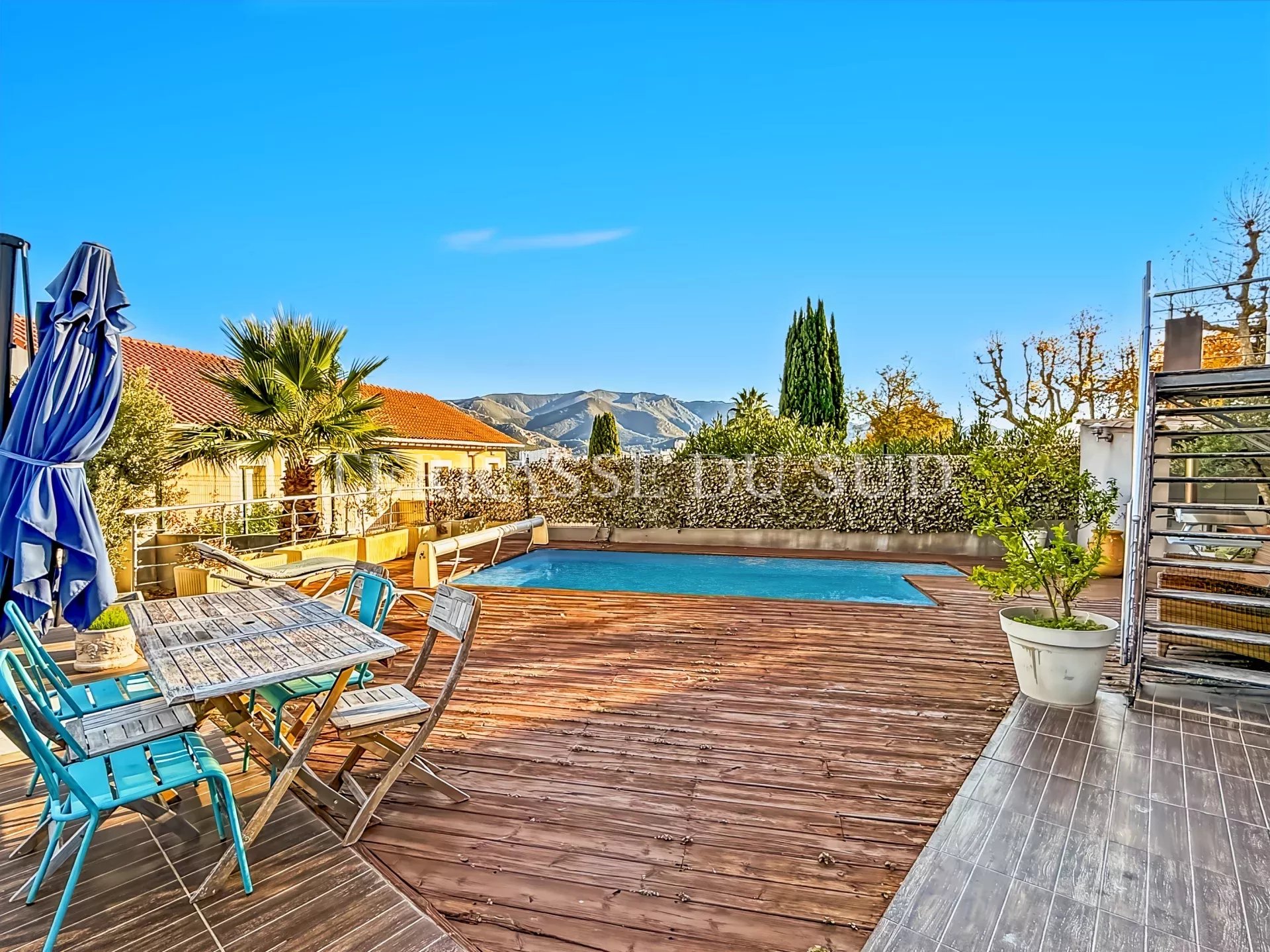 Vente Maison 133 m2 avec Studio, Terrasses, Jardin,  Piscine et Garage sur Parcelle de 445 m2 - Marseille 11