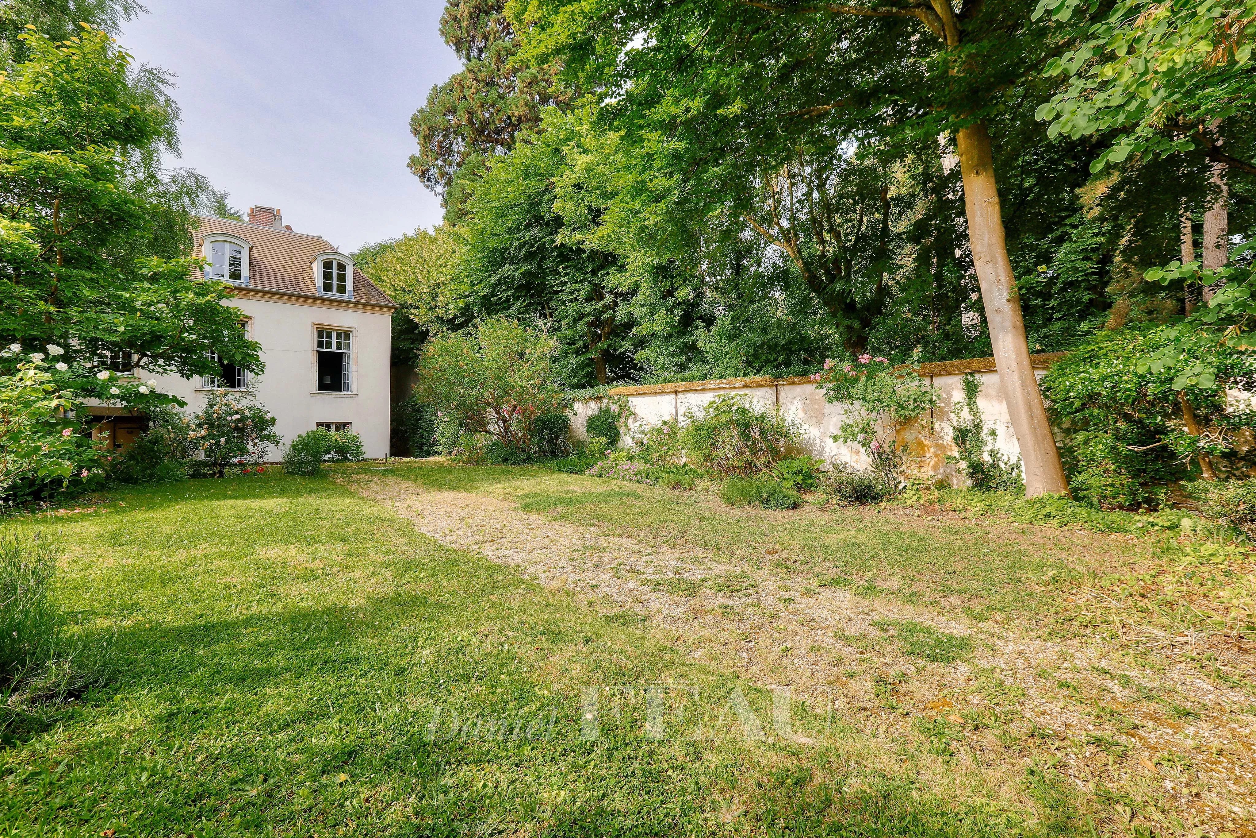 Sale House Marnes-la-Coquette