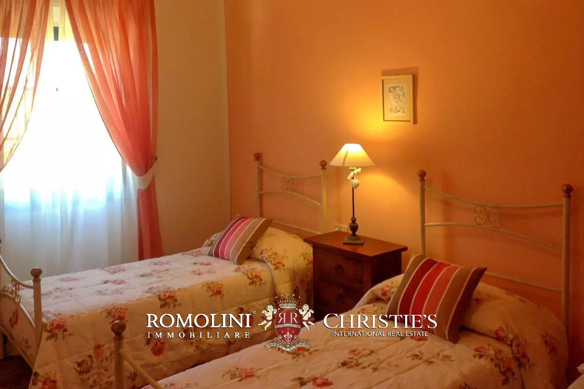 22 Bedroom Vineyard's Image 21