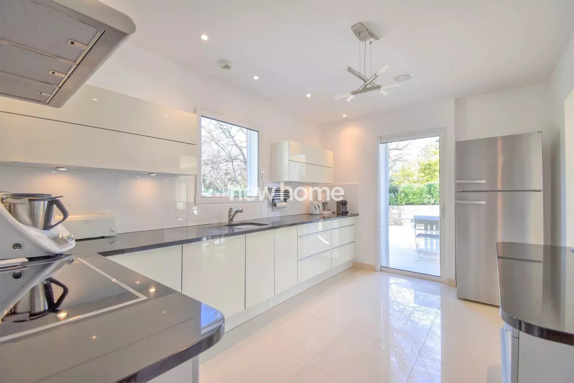 Magnifique villa de 220 m² avec tout le confort moderne à pied du village de Lorgues