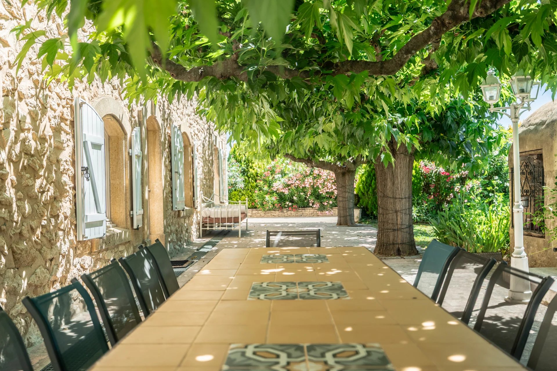 Exclusive - Stunning stone farmhouse with a pool and tennis court between L'Isle-sur-la-Sorgue and Cavaillon