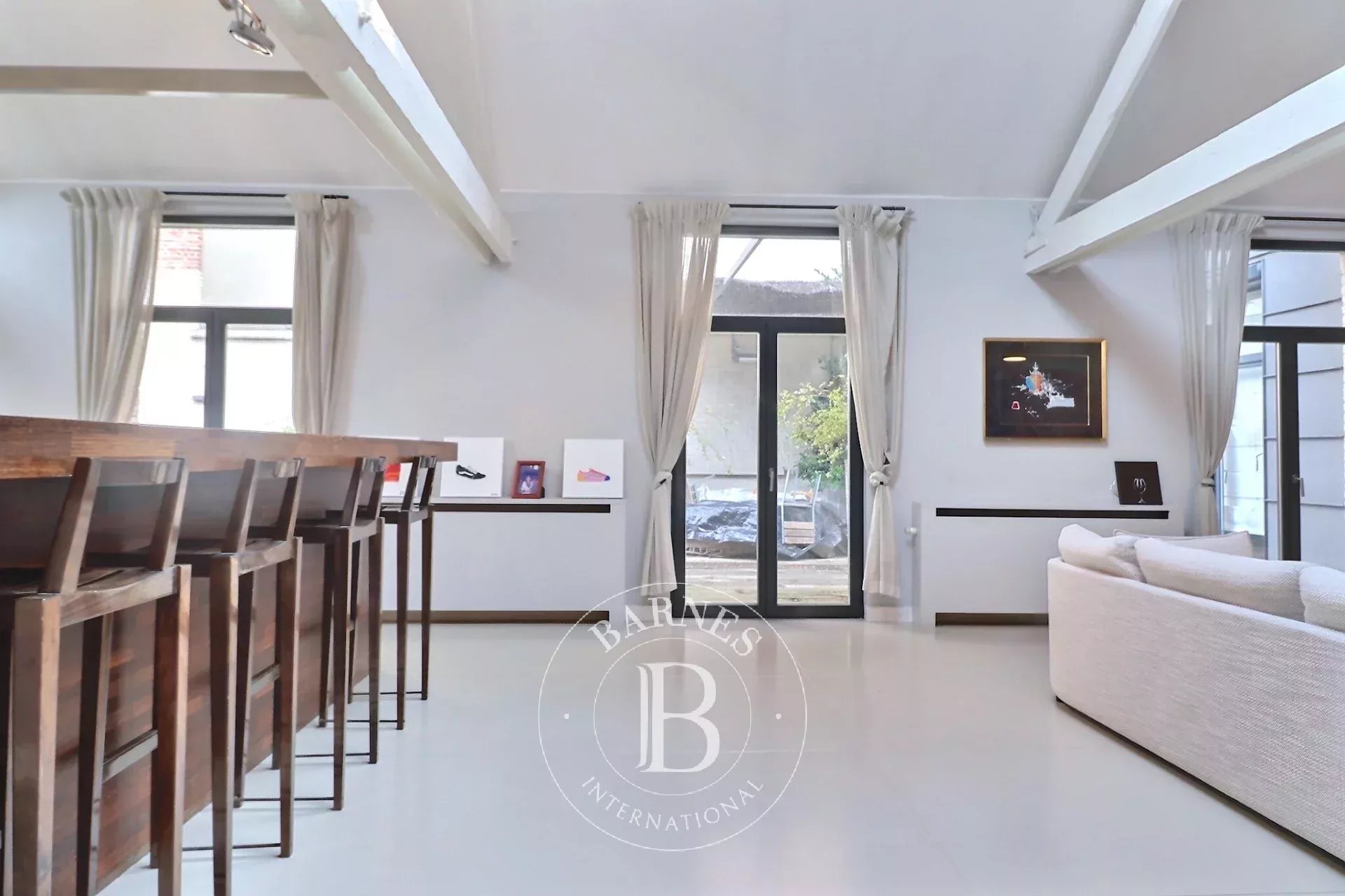 Châtelain - Town house of +/- 450m2 with 6bed + swimming pool