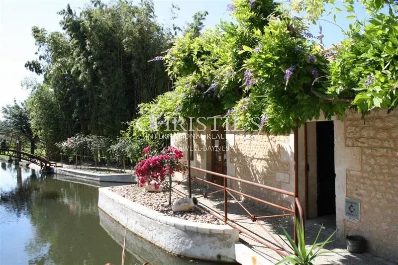 13 Bedroom Villa/Townhouse's Image 46