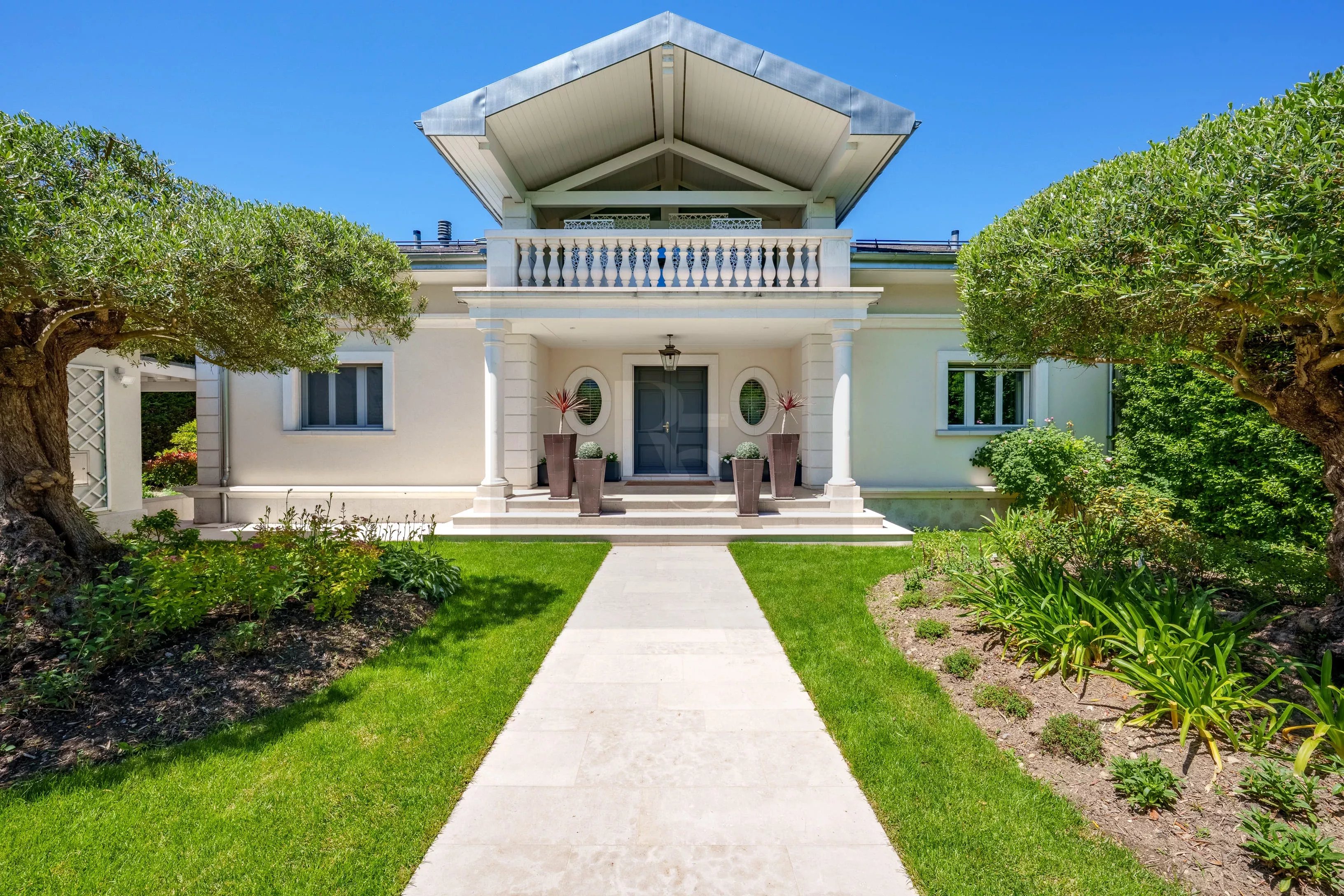 Magnificent Renovated Villa in Cologny — photo 1