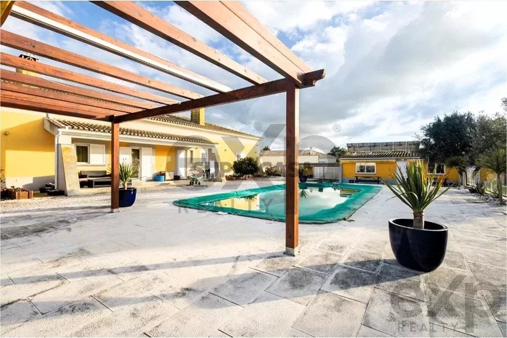 Live in Harmony with Nature - 4+2 Bedroom Detached House with Pool in Pinhal Novo