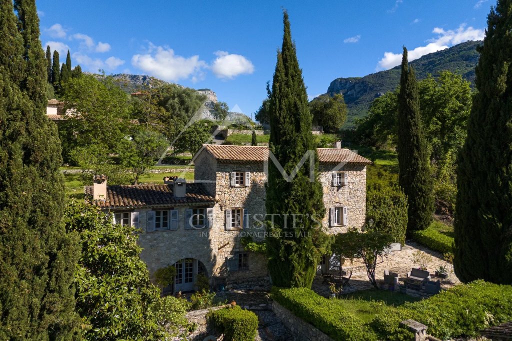 Villa for sale in Le Bar sur Loup — Authentic house