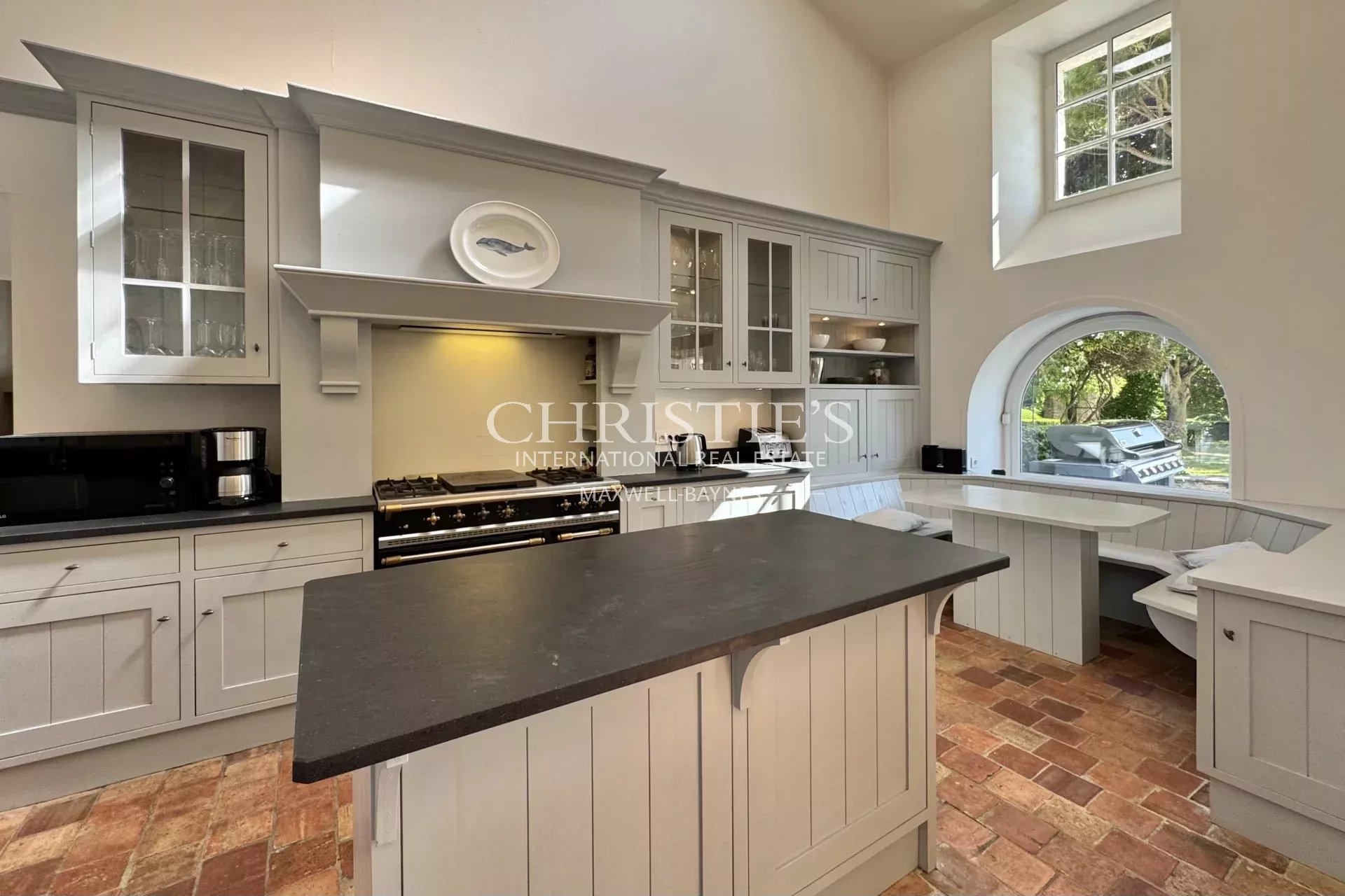 10 Bedroom Villa/Townhouse's Image 8