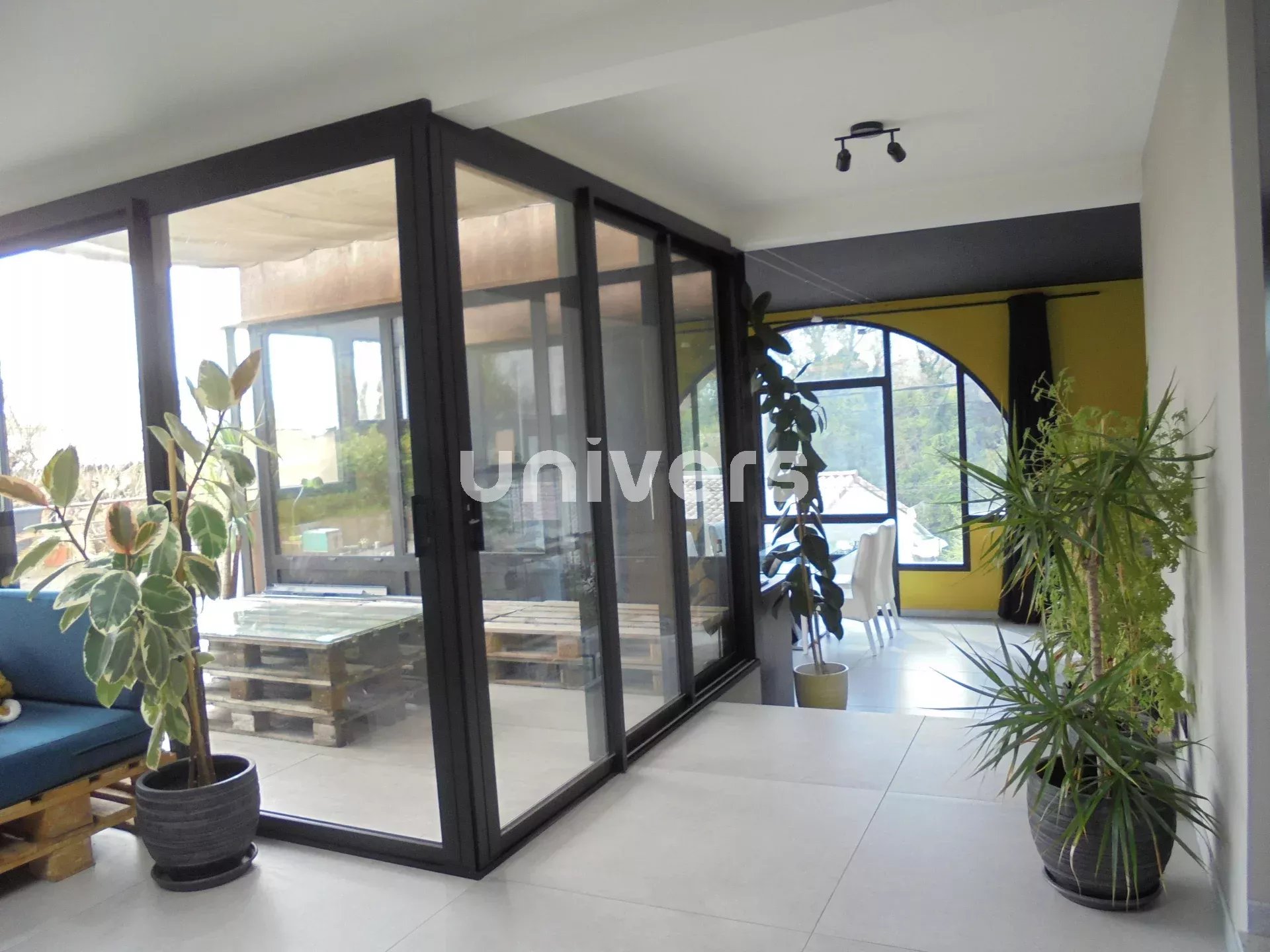 MAISON AVEC TERRASSE ET GARAGE
