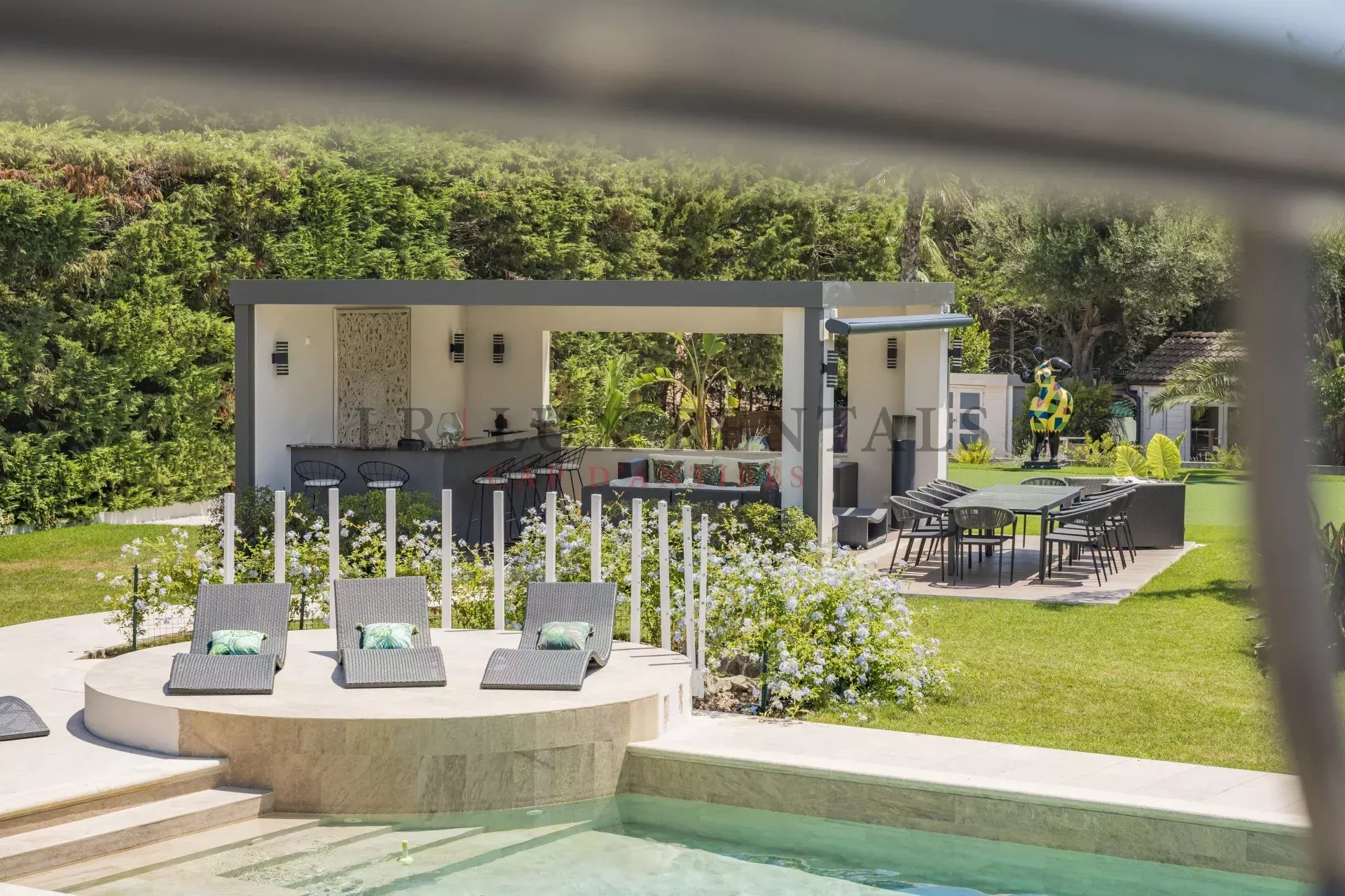 Magnifique villa rénovée en location saisonnière au Cap d'Antibes