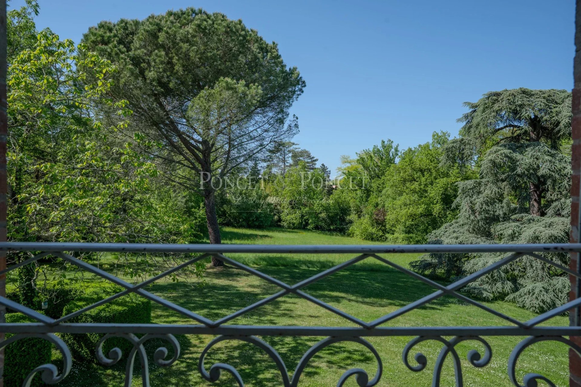 6 Bedroom Chateau's Image 21