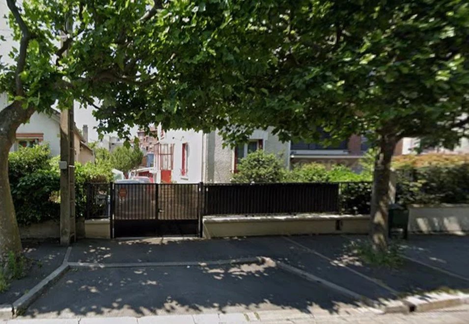 Local idéal bureaux + grand garage + terrain