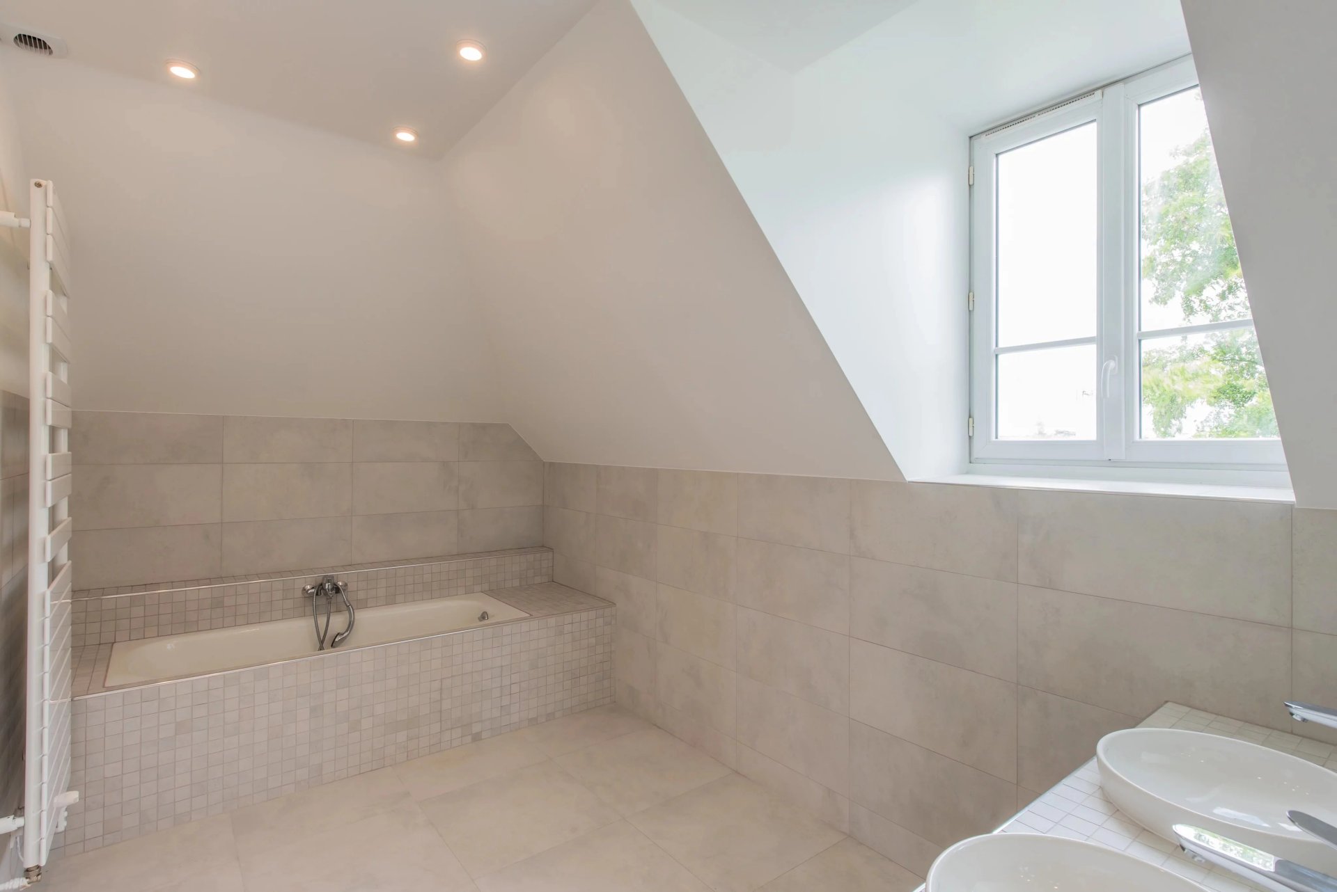 8 Bedroom Villa/Townhouse's Image 8