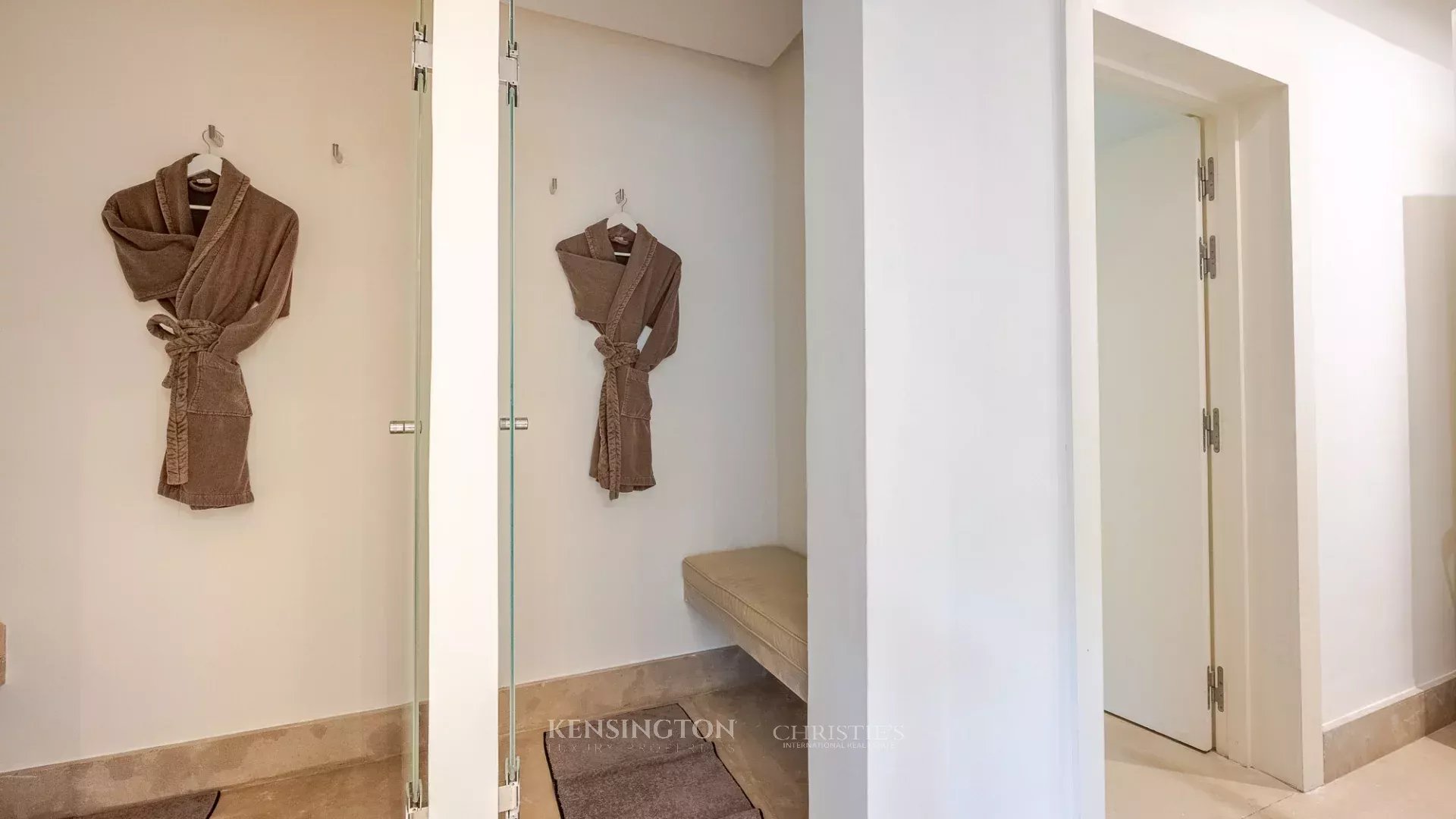 6 Bedroom Villa/Townhouse's Image 29