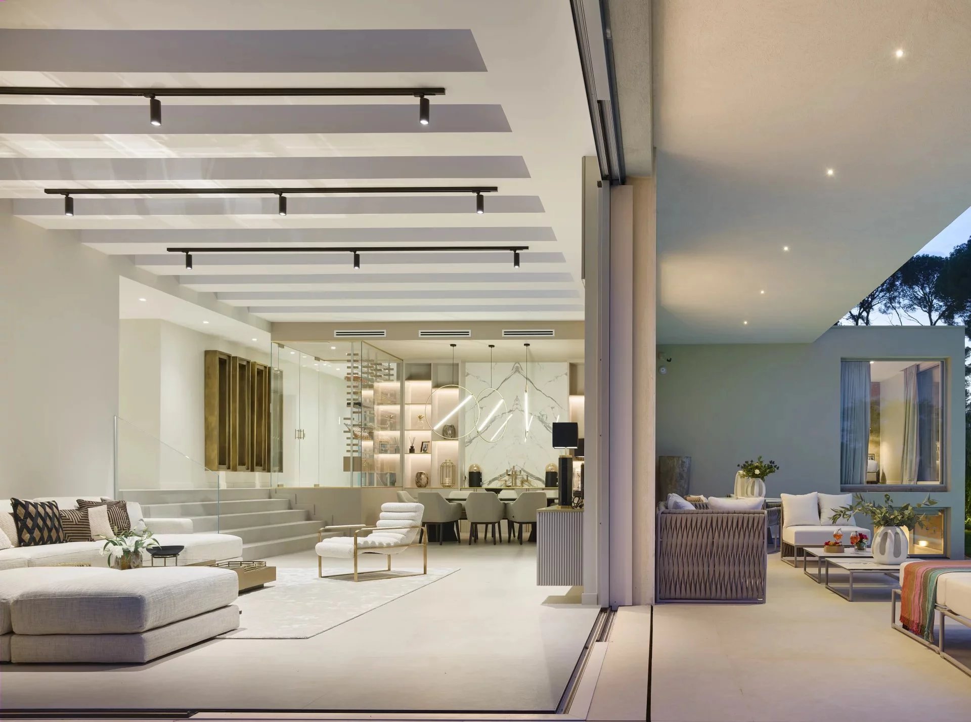 LUXUEUSE VILLA CONTEMPORAINE NEUVE - CAP D'ANTIBES