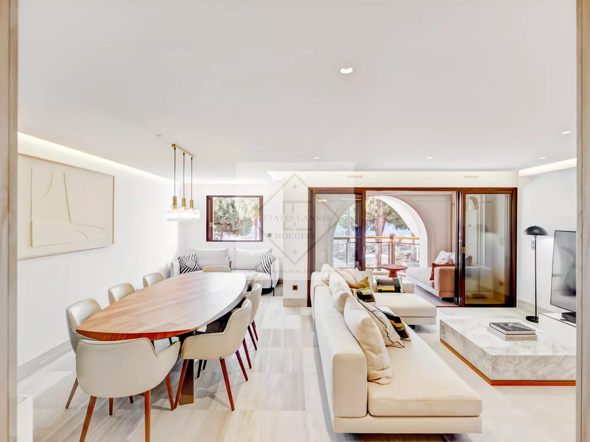 Cannes – Croisette : Appartement d’exception dans résidence historique avec vue mer panoramique — photo 4