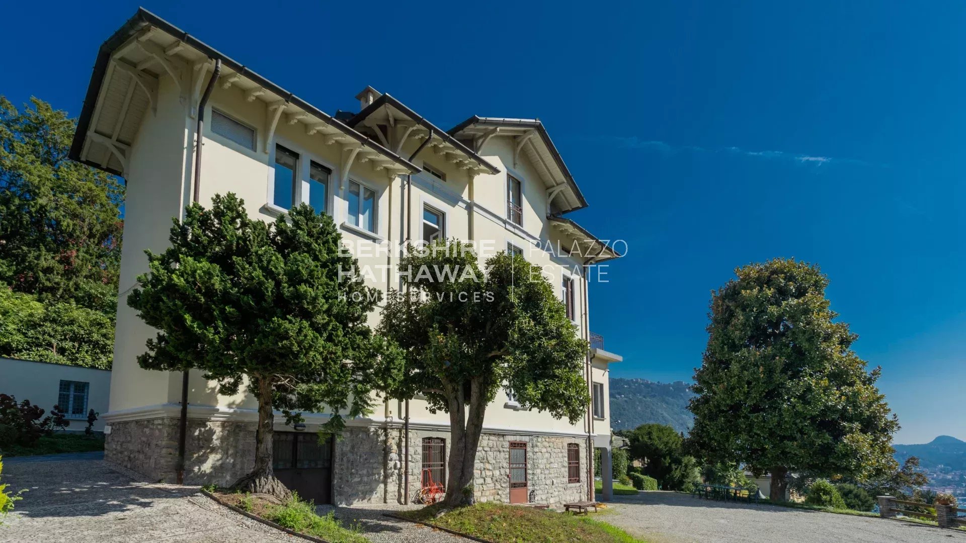 Villa in Como - Image 2