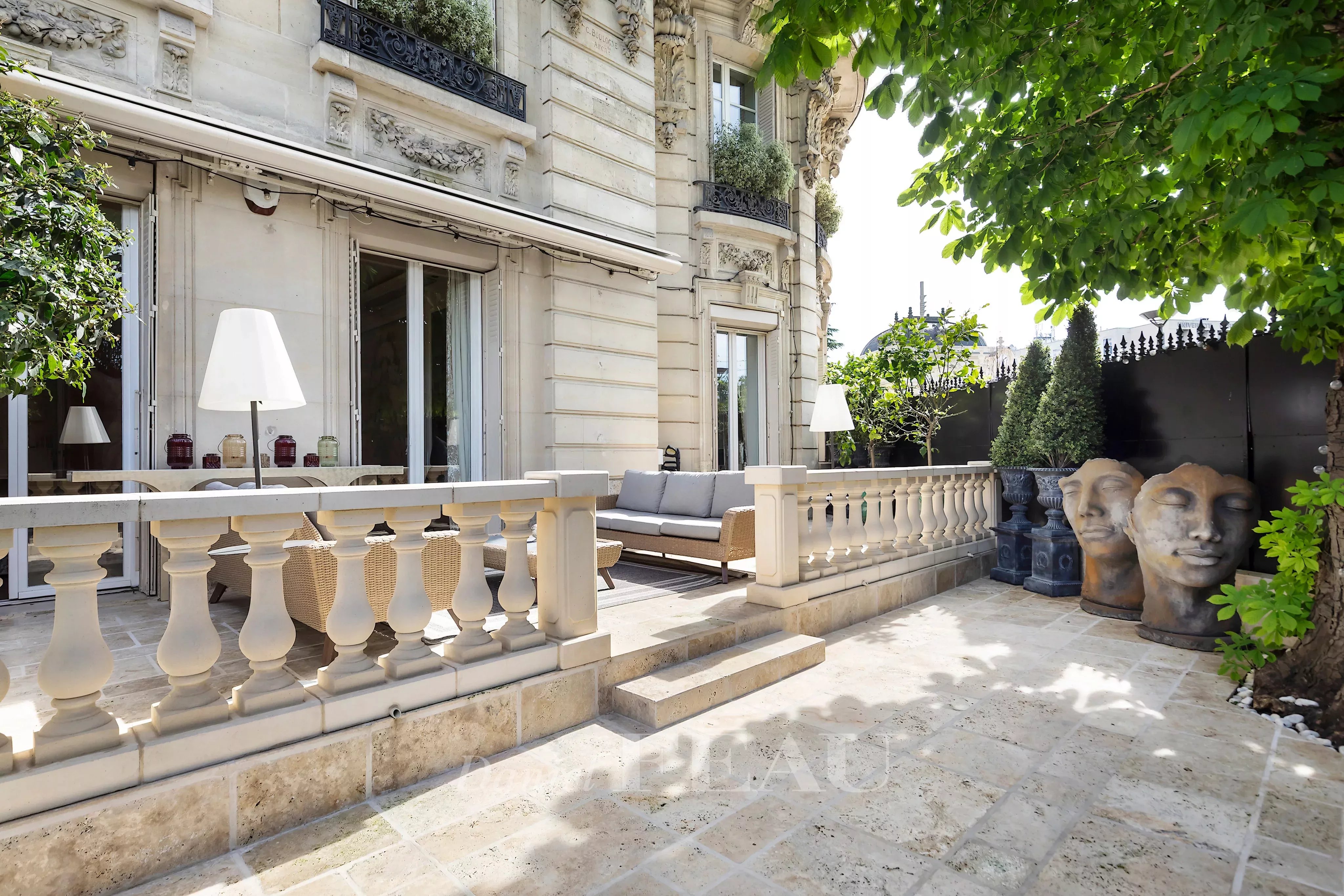 Paris 16th District –  A sublime 4-bed apartment with a garden