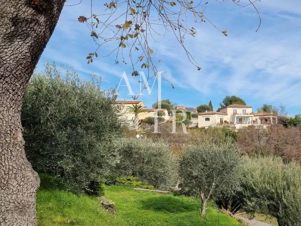 ATYPICAL VILLA WITH SEA VIEW IN SAINT PAUL DE VENCE — photo 7