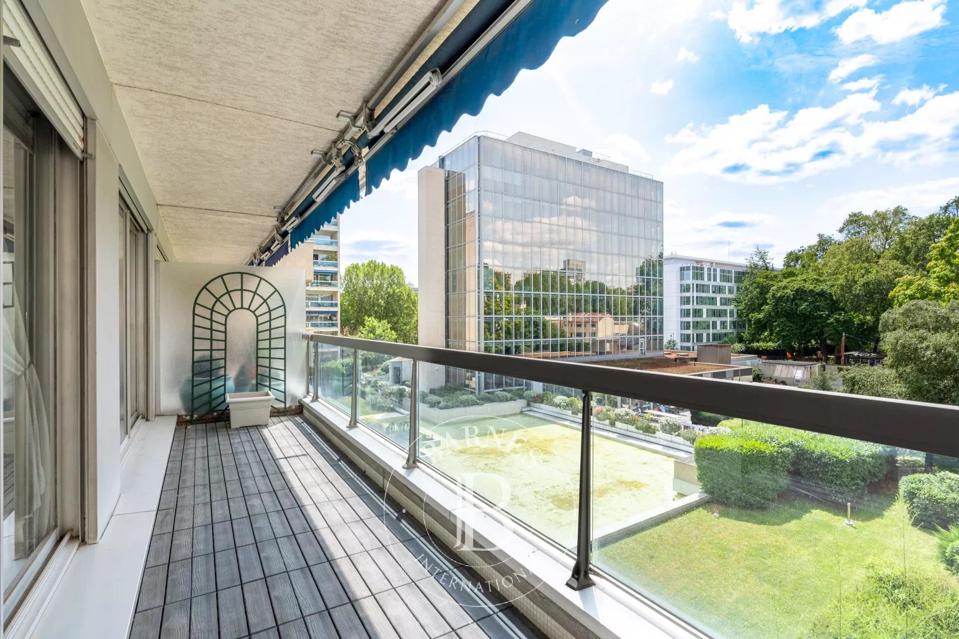 Neuilly - Ile de la Jatte - 4-bedroom apartment - Large balcony